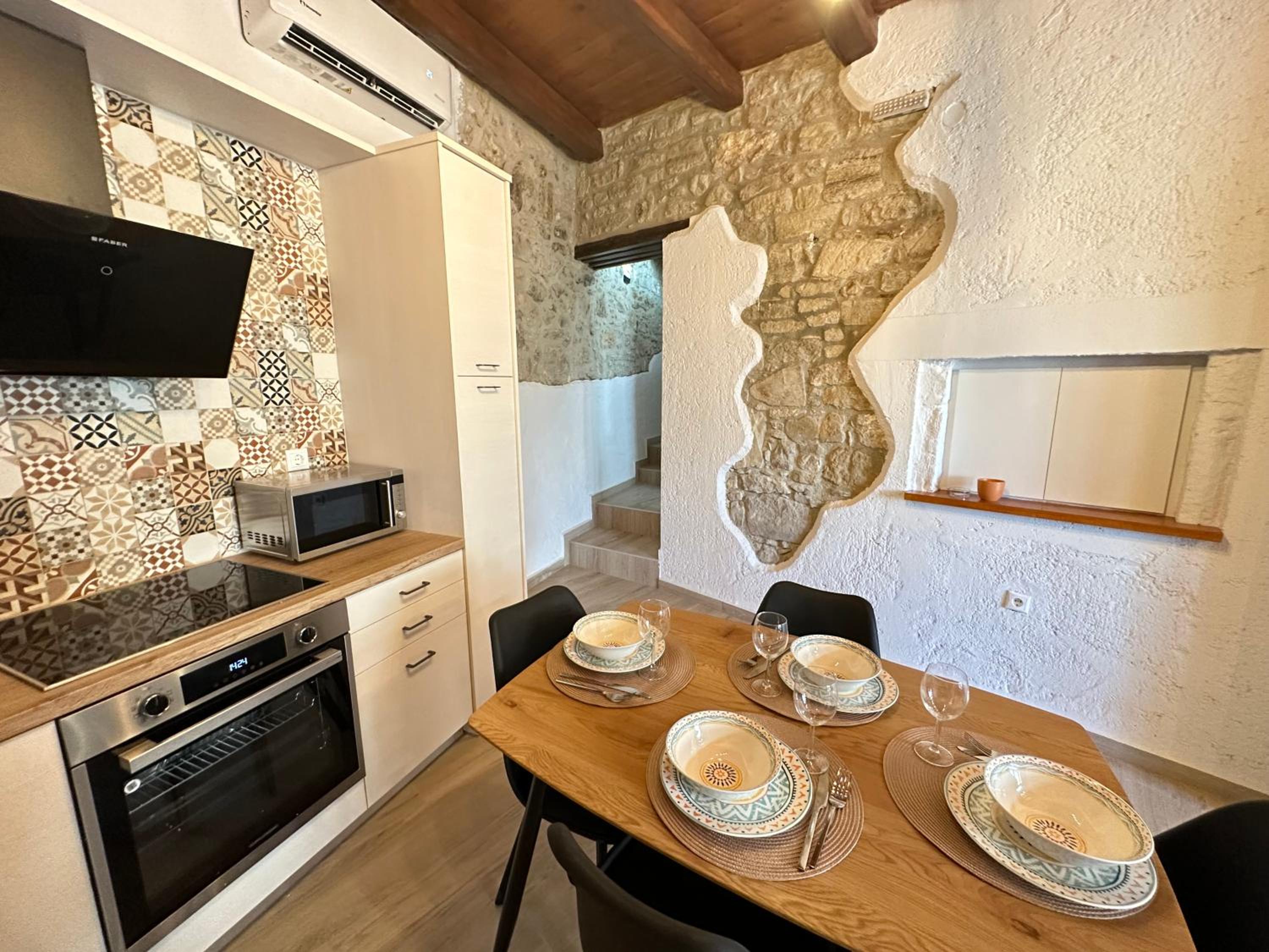 Camara House