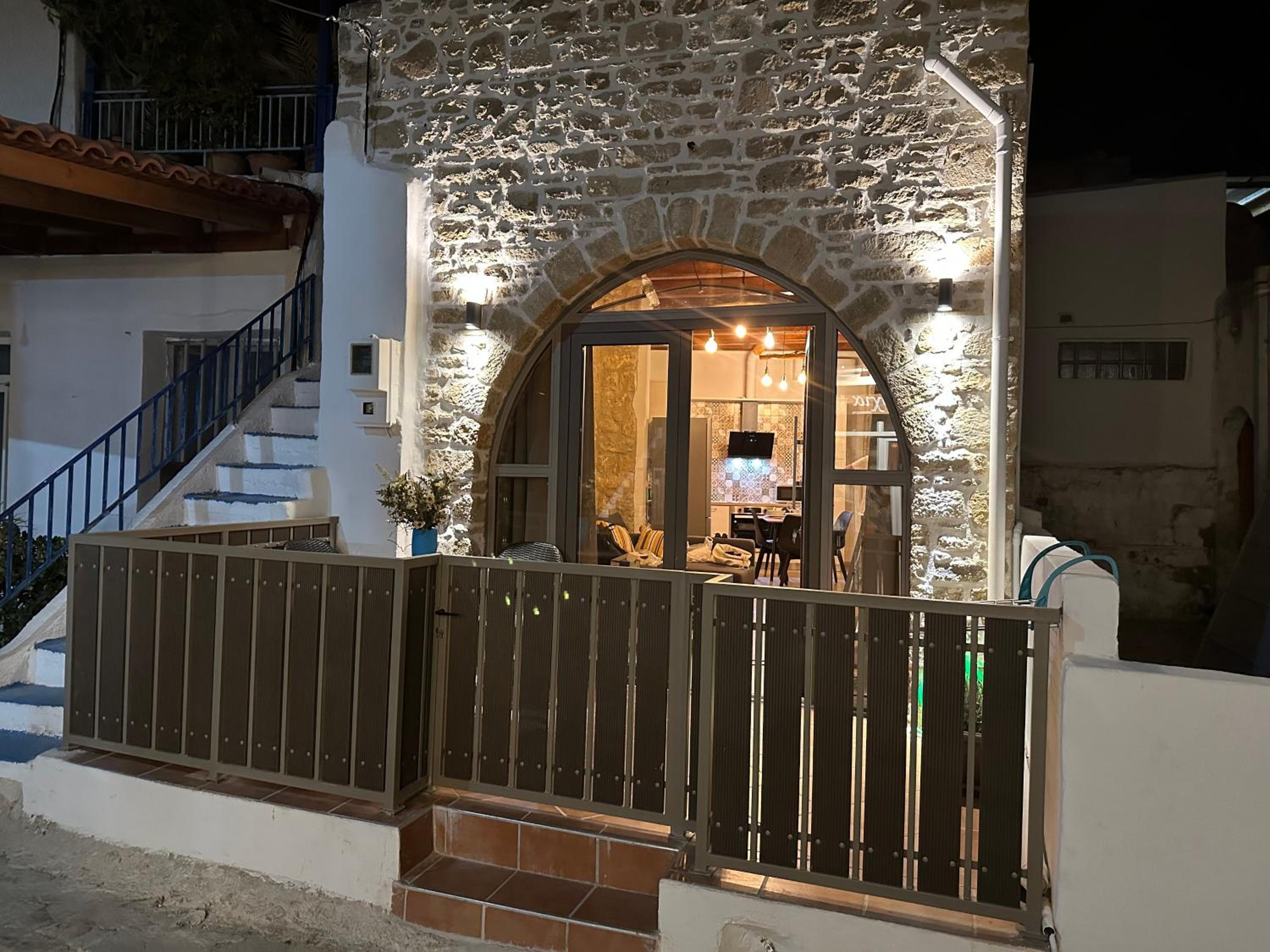 Camara House