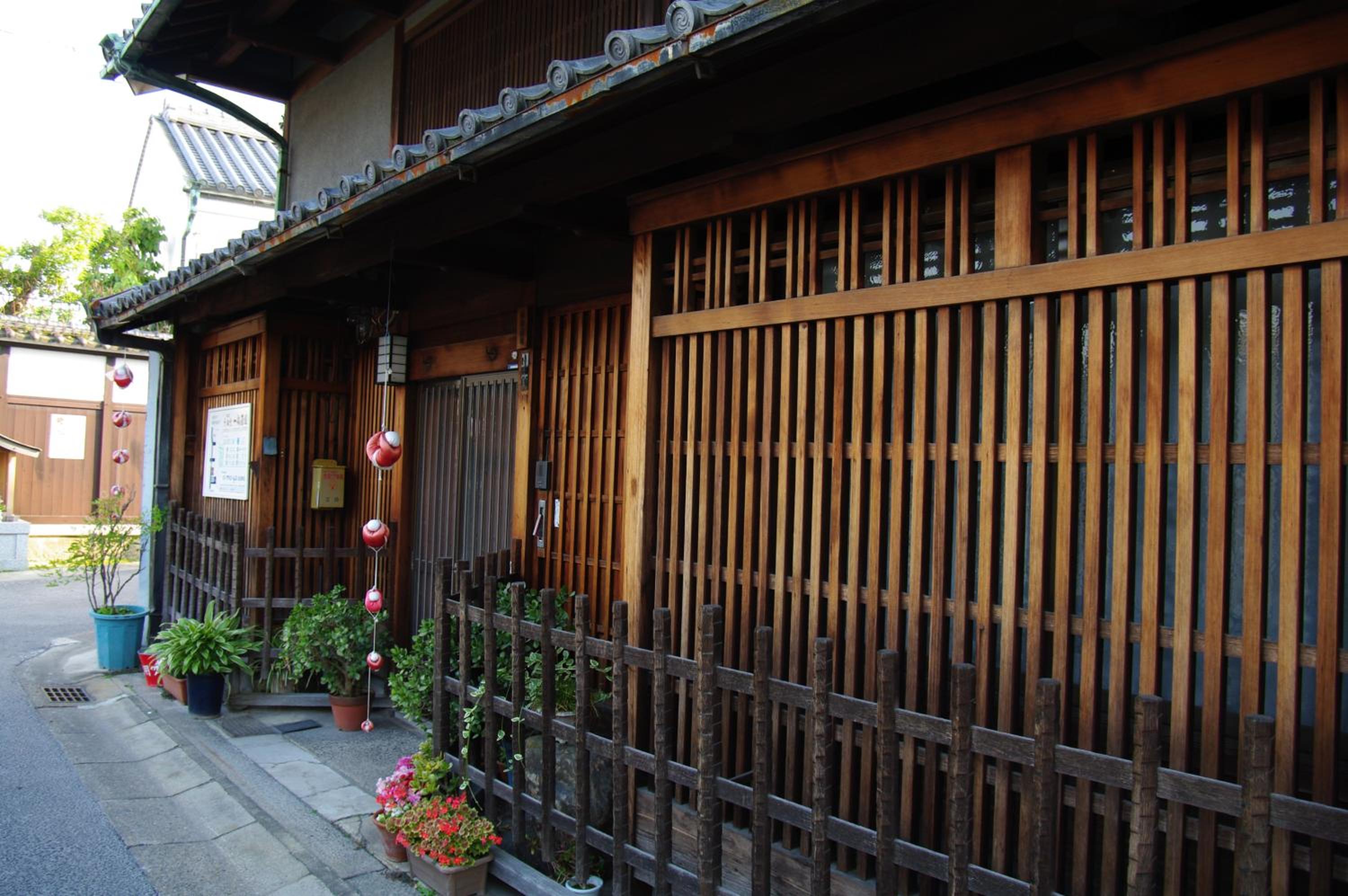 Chikyuutabikazoku　Kintetsu-Nara Ekimae