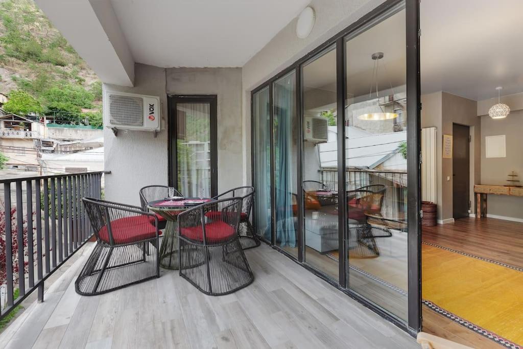 Mysa Flat with Spacious Patio view 3