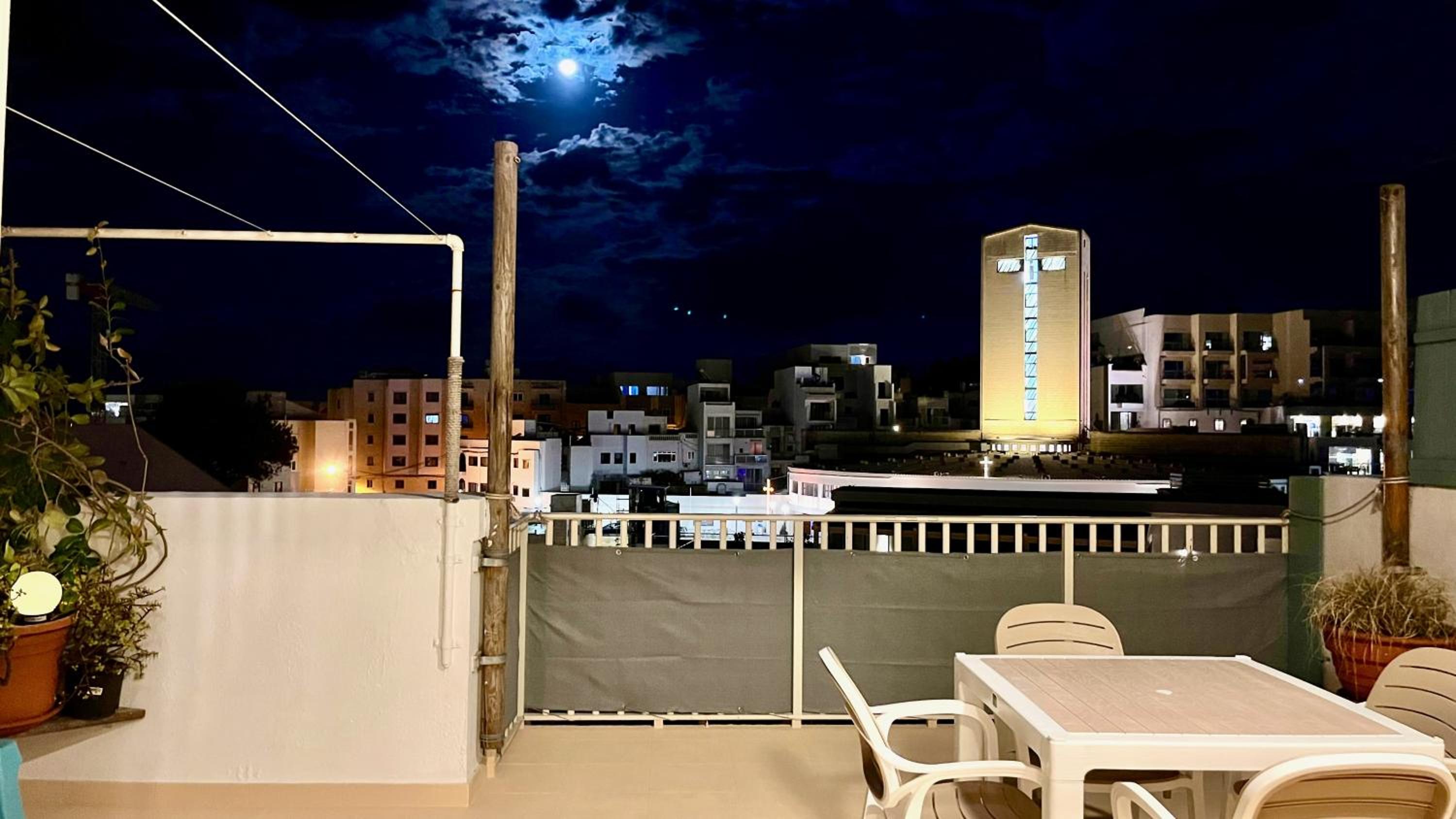 Prime location: 3 Bedroom/3 Bath+Terrace photo 4
