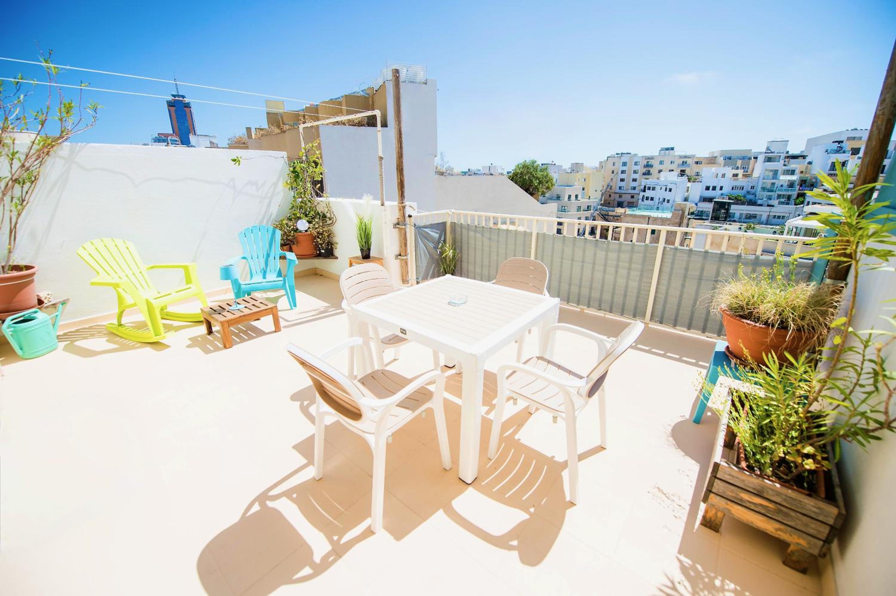 Prime location: 3 Bedroom/3 Bath+Terrace photo 3