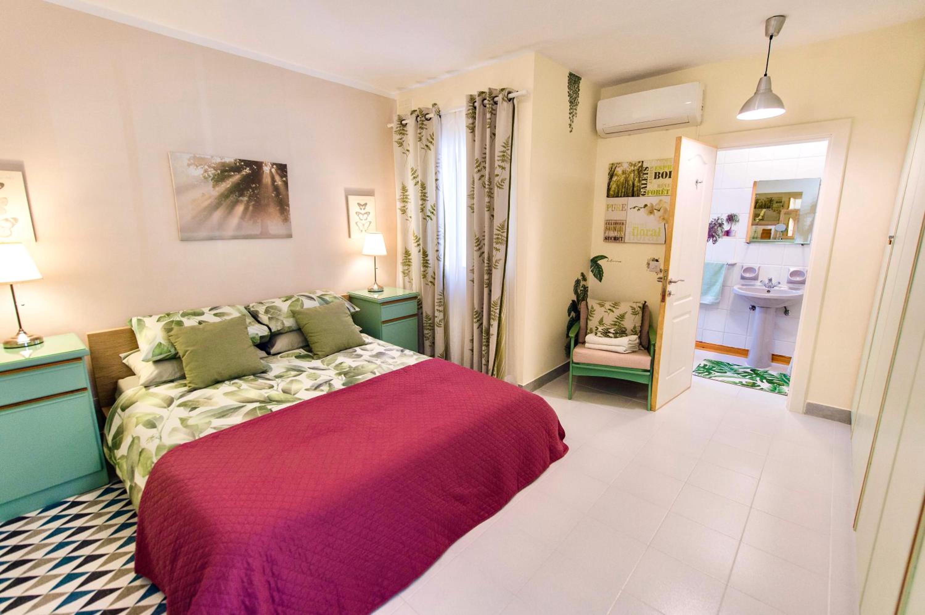 Prime location: 3 Bedroom/3 Bath+Terrace photo 2