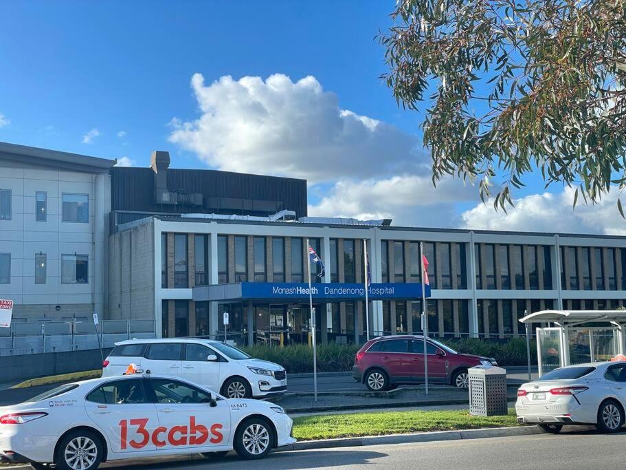 Central Apartment near Dandenong Hospital & Market