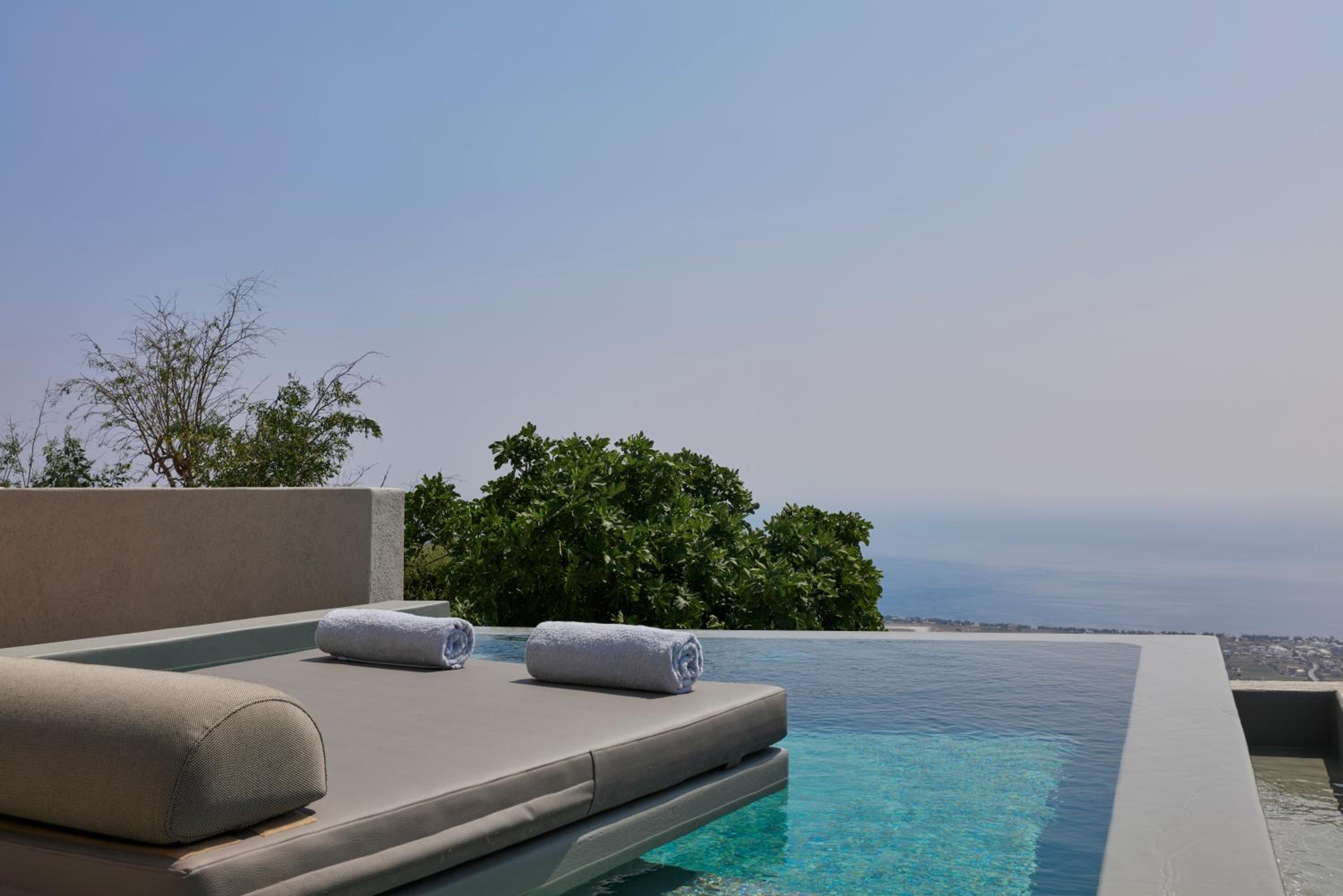Aeon Suites - Adults Only by Mr and Mrs White