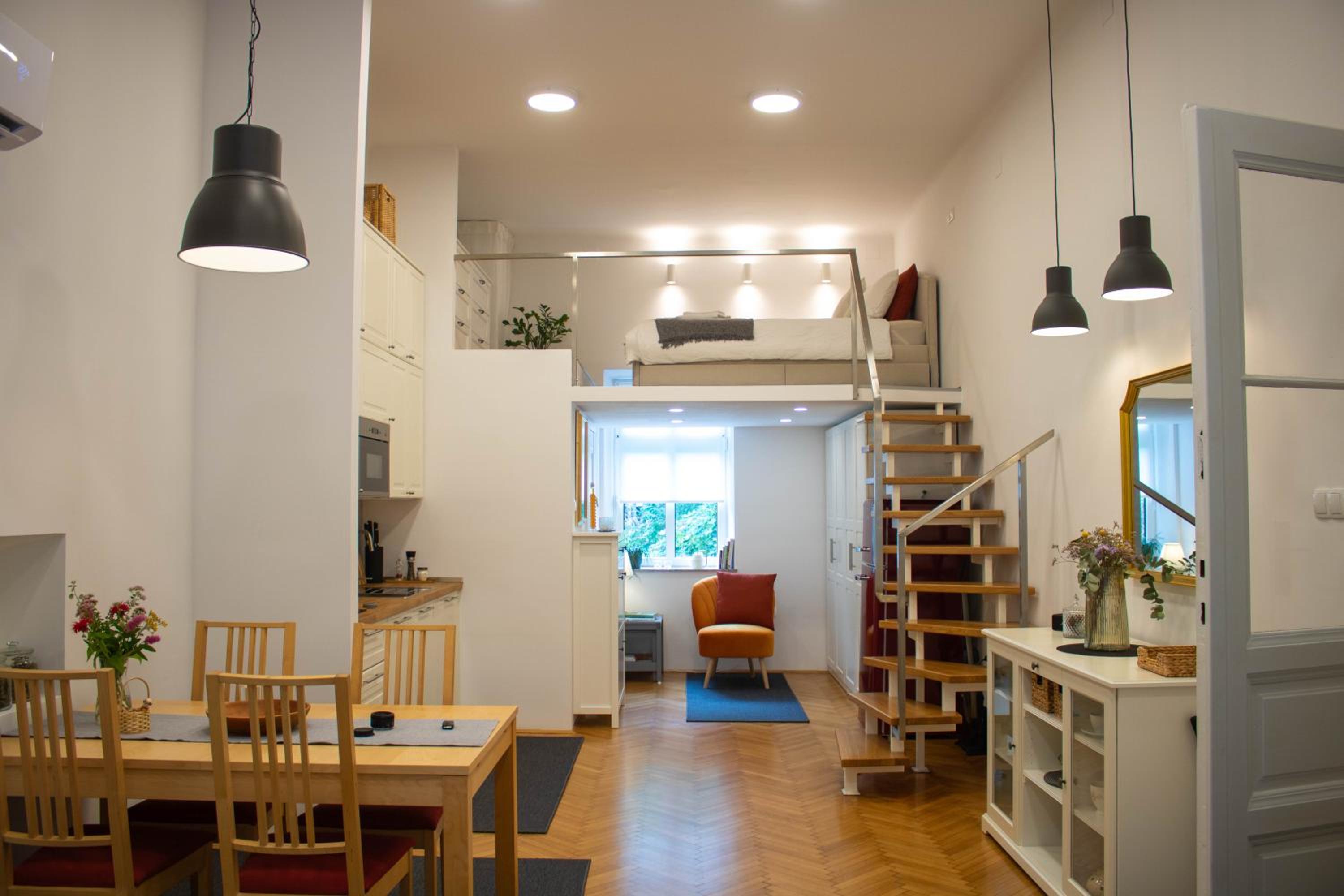 Jane's Place, experience the atmosphere of a historic villa & free parking view 3