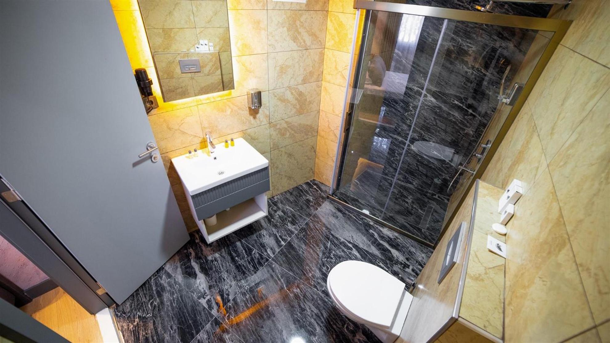 Blue Marina Hotel & Spa - Image 42