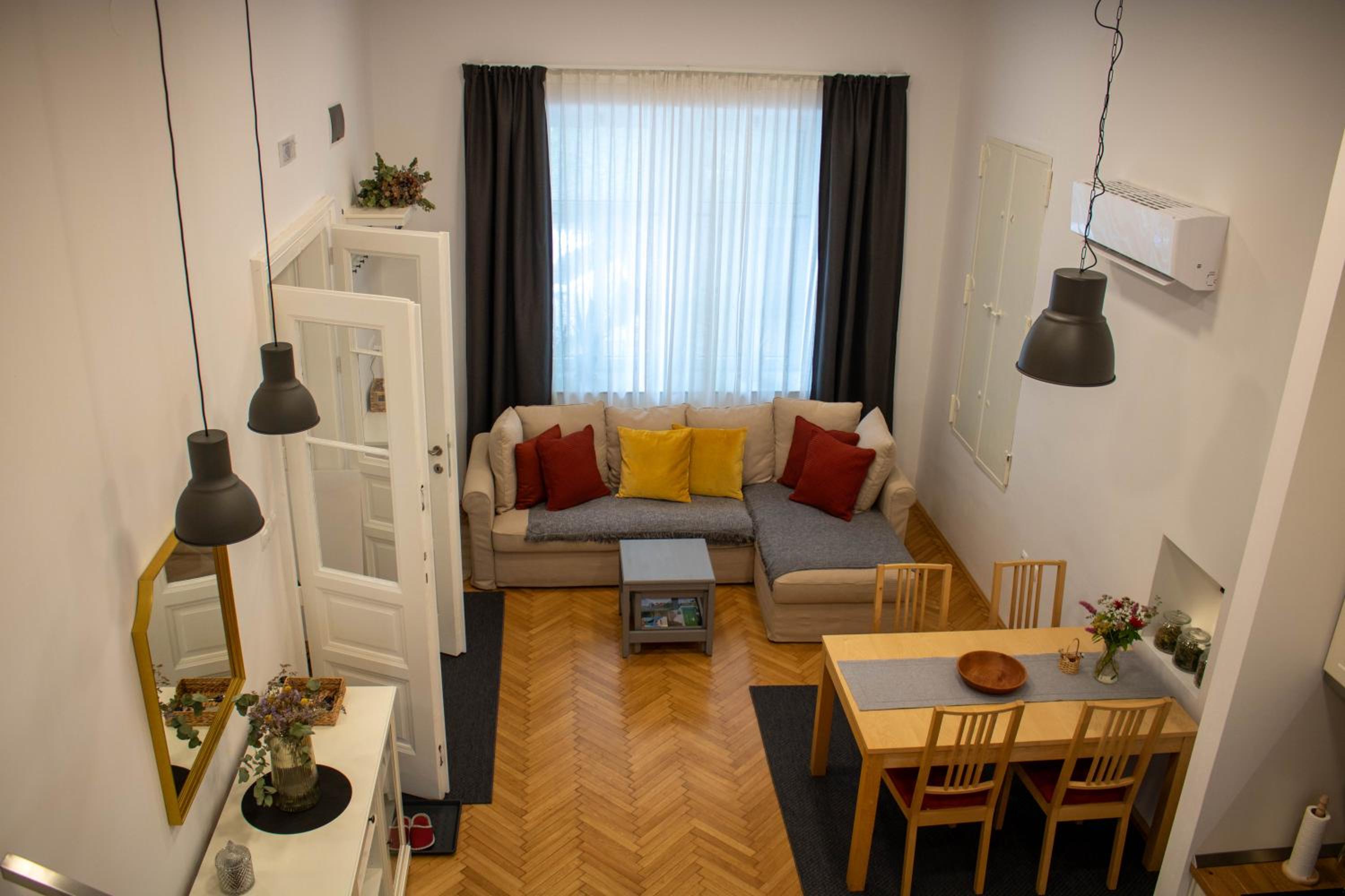 Jane's Place, experience the atmosphere of a historic villa & free parking view 2