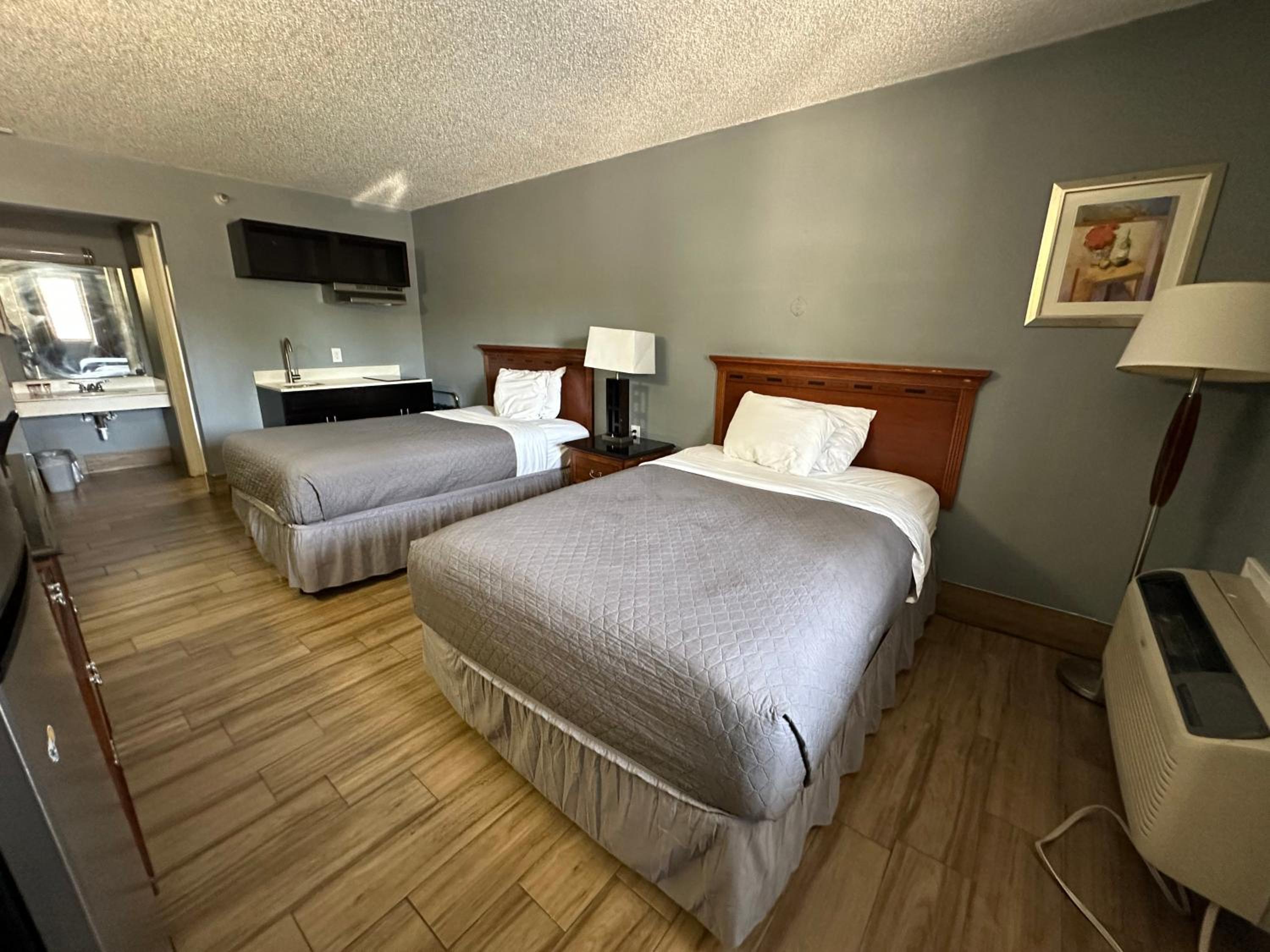 San Antonio Vacations - HillView Inn at Six Flags Fiesta - Property Image 19