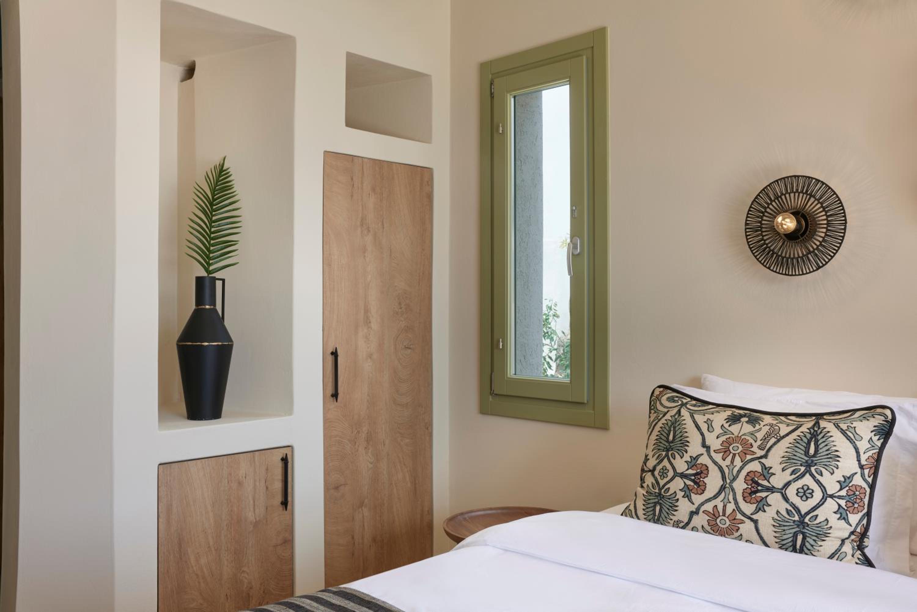 Aeon Suites - Adults Only by Mr and Mrs White