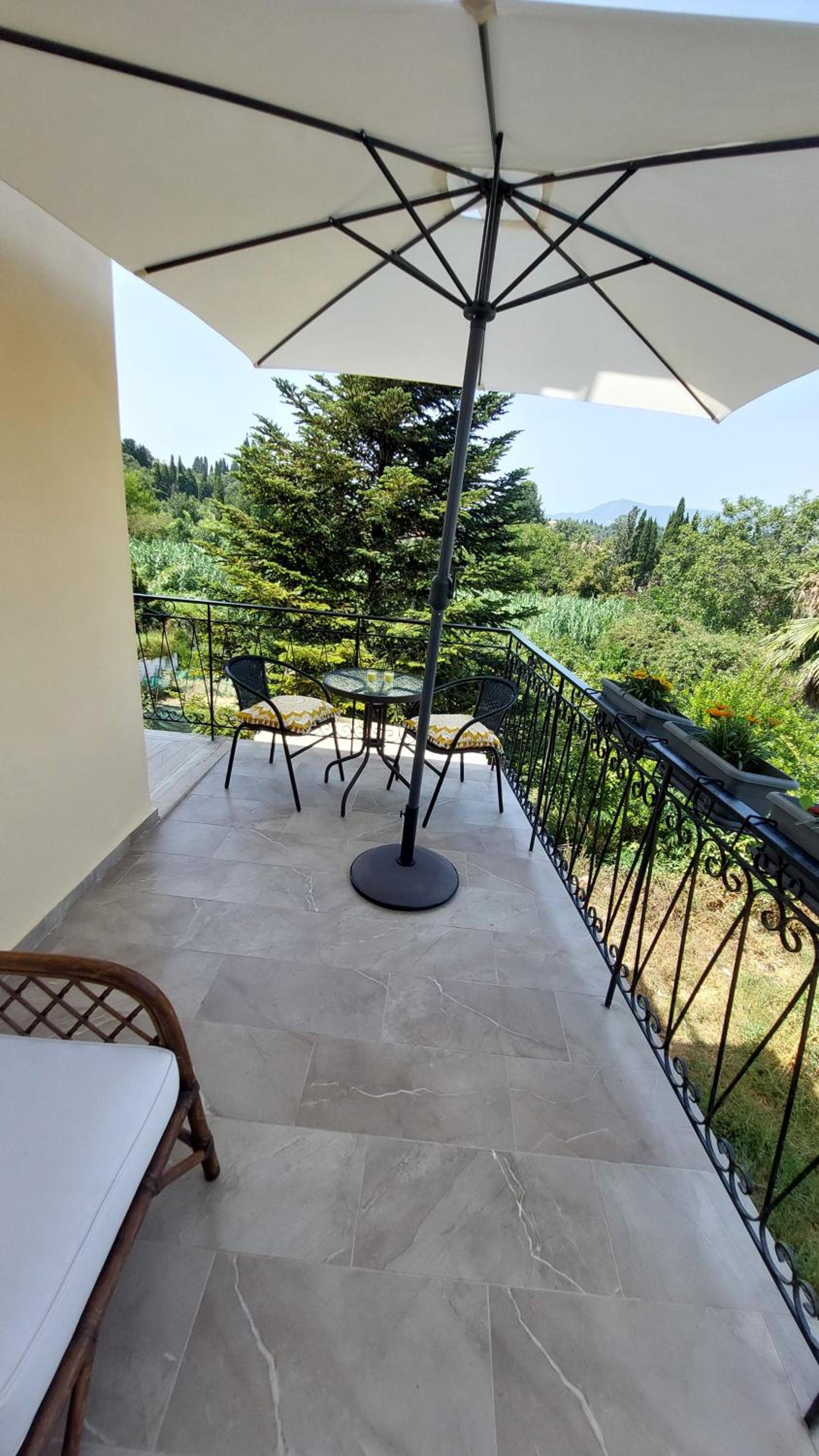 Hotel Semiramis Apartment - Image 1