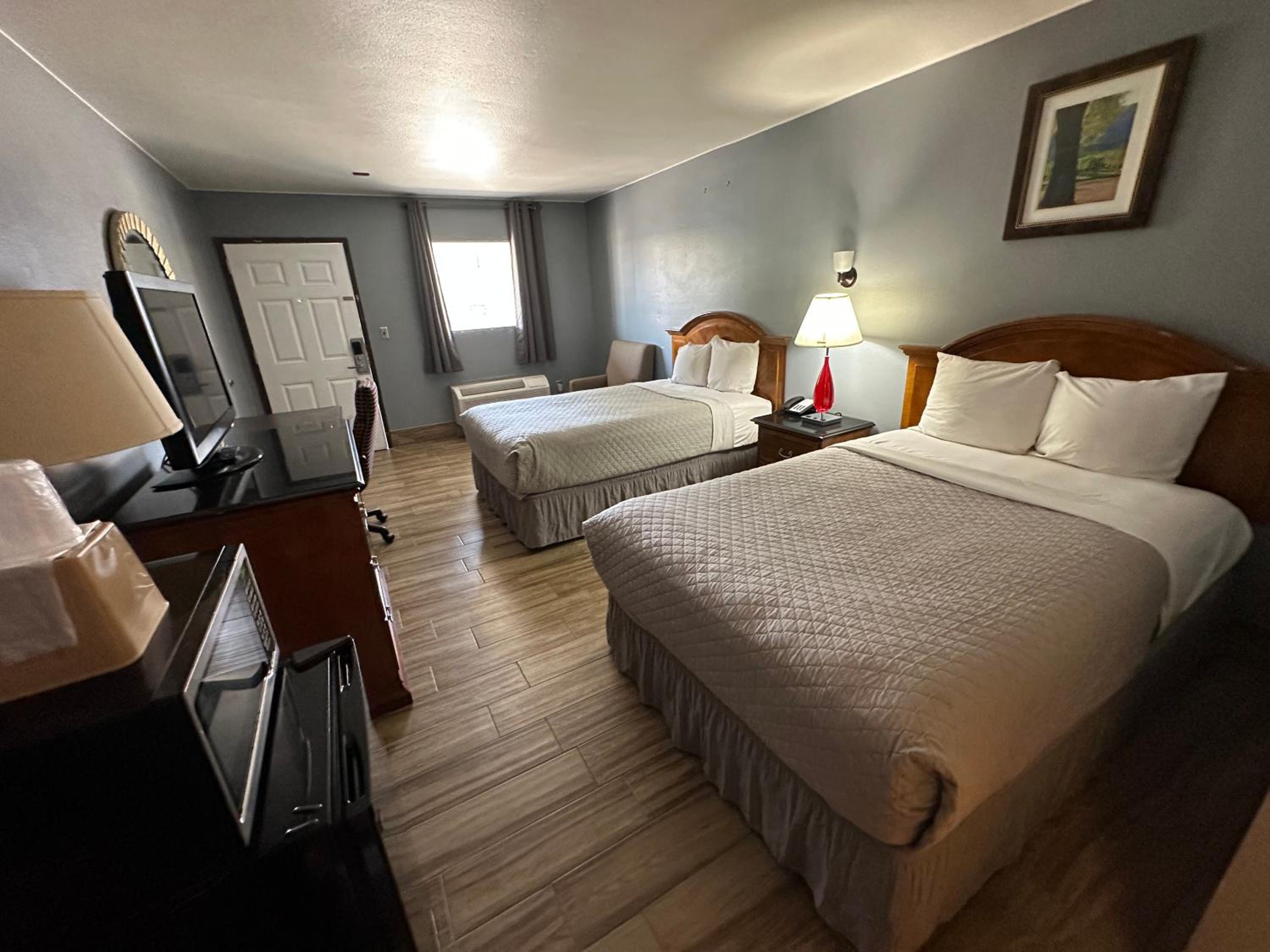 San Antonio Vacations - HillView Inn at Six Flags Fiesta - Property Image 3