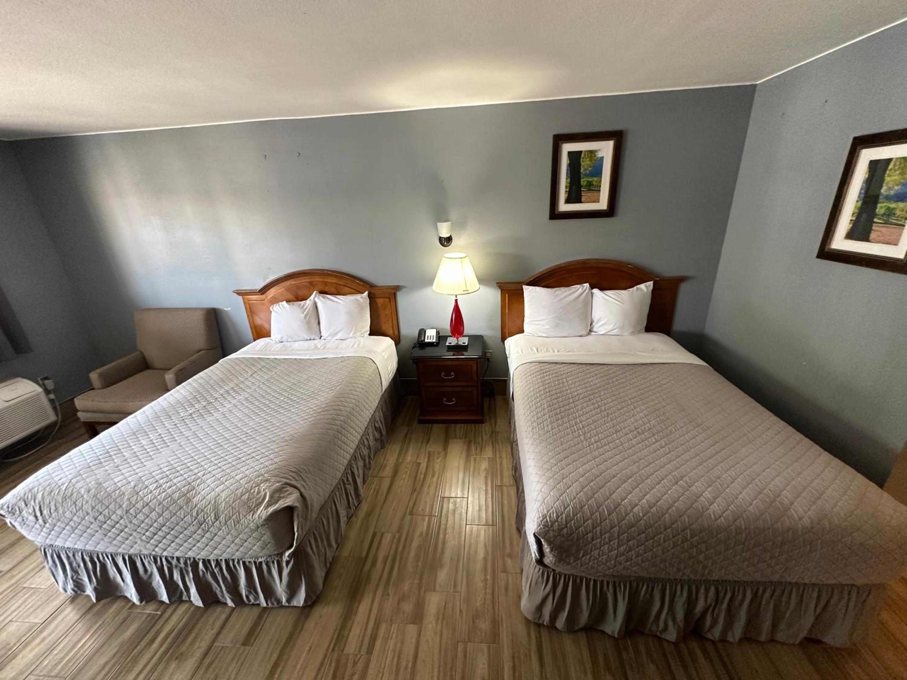 San Antonio Vacations - HillView Inn at Six Flags Fiesta - Property Image 4