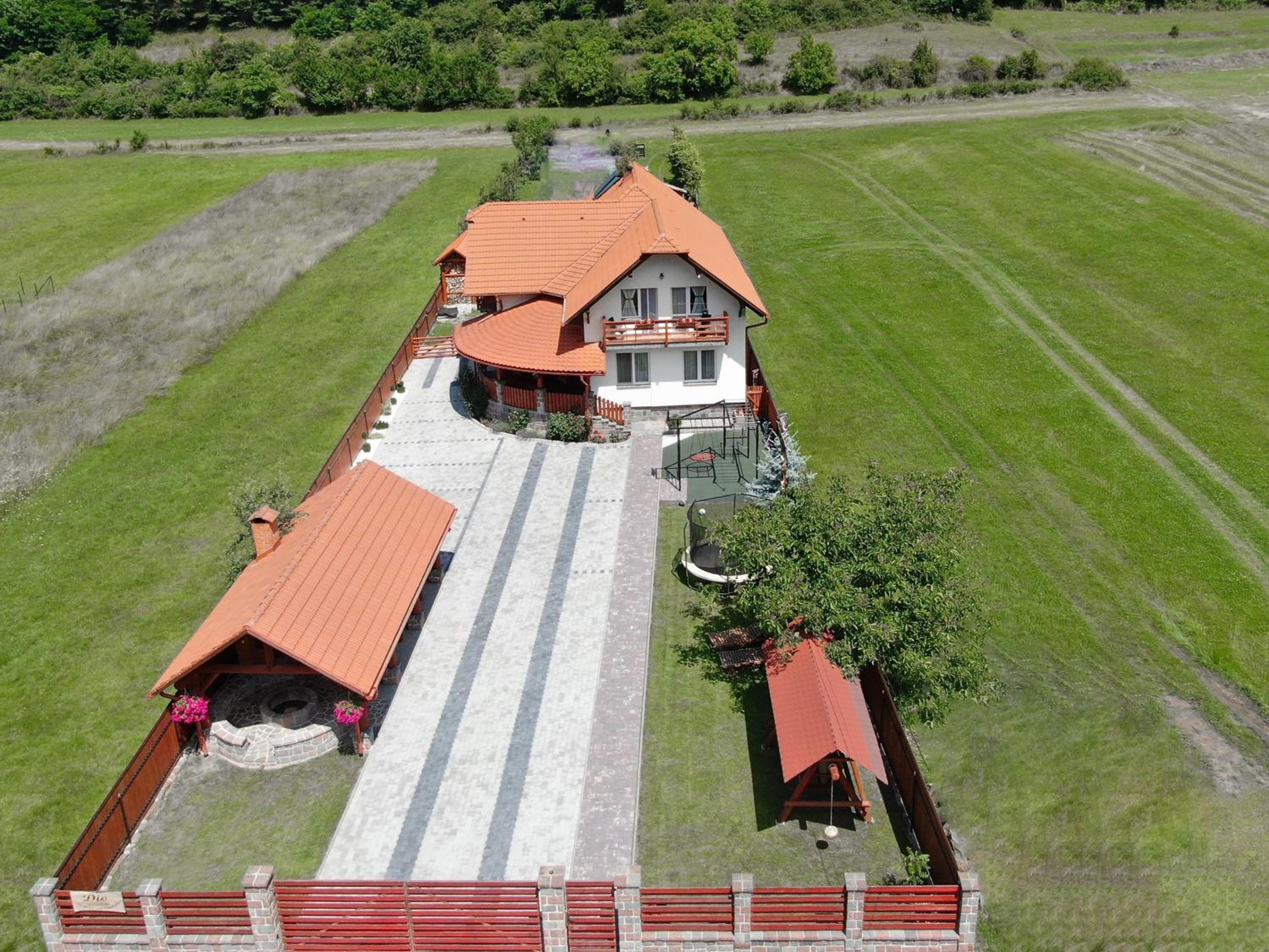 Hotel Dió vendégház - Image 1