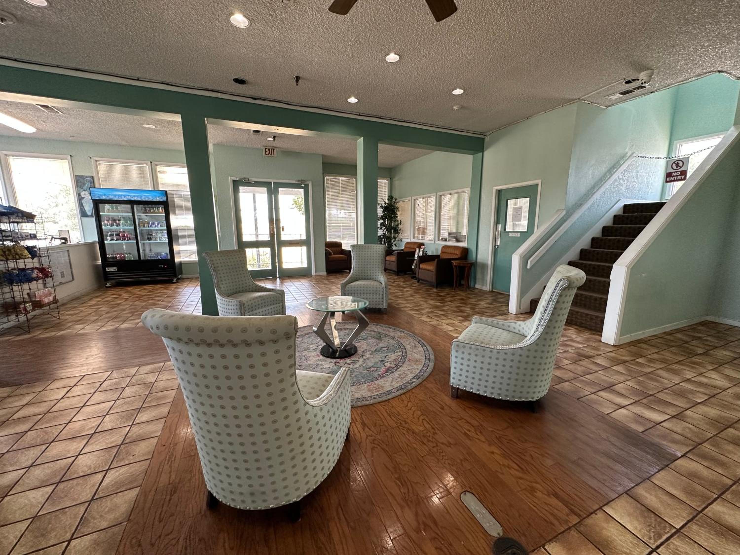 San Antonio Vacations - HillView Inn at Six Flags Fiesta - Property Image 32