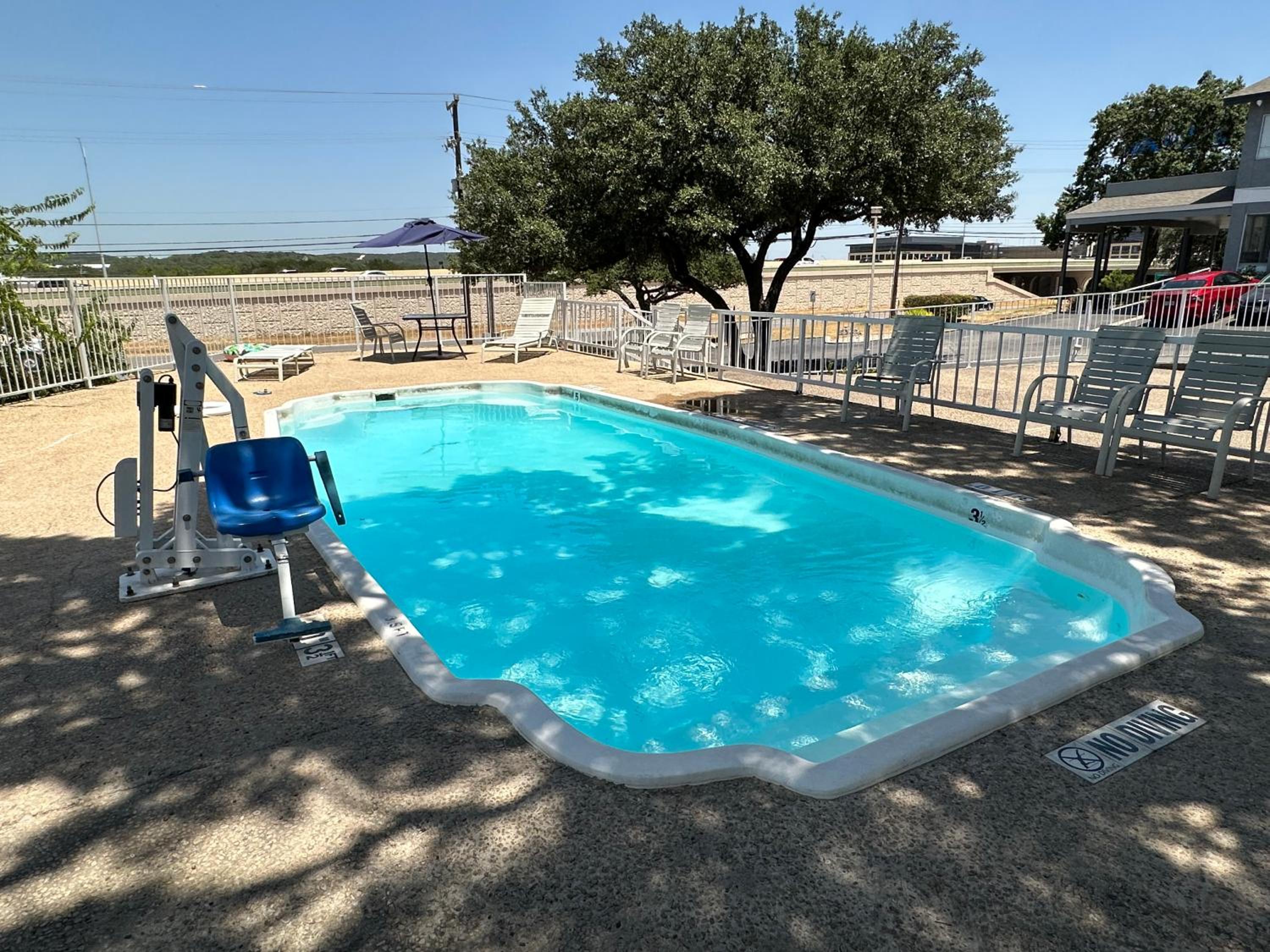 San Antonio Vacations - HillView Inn at Six Flags Fiesta - Property Image 35