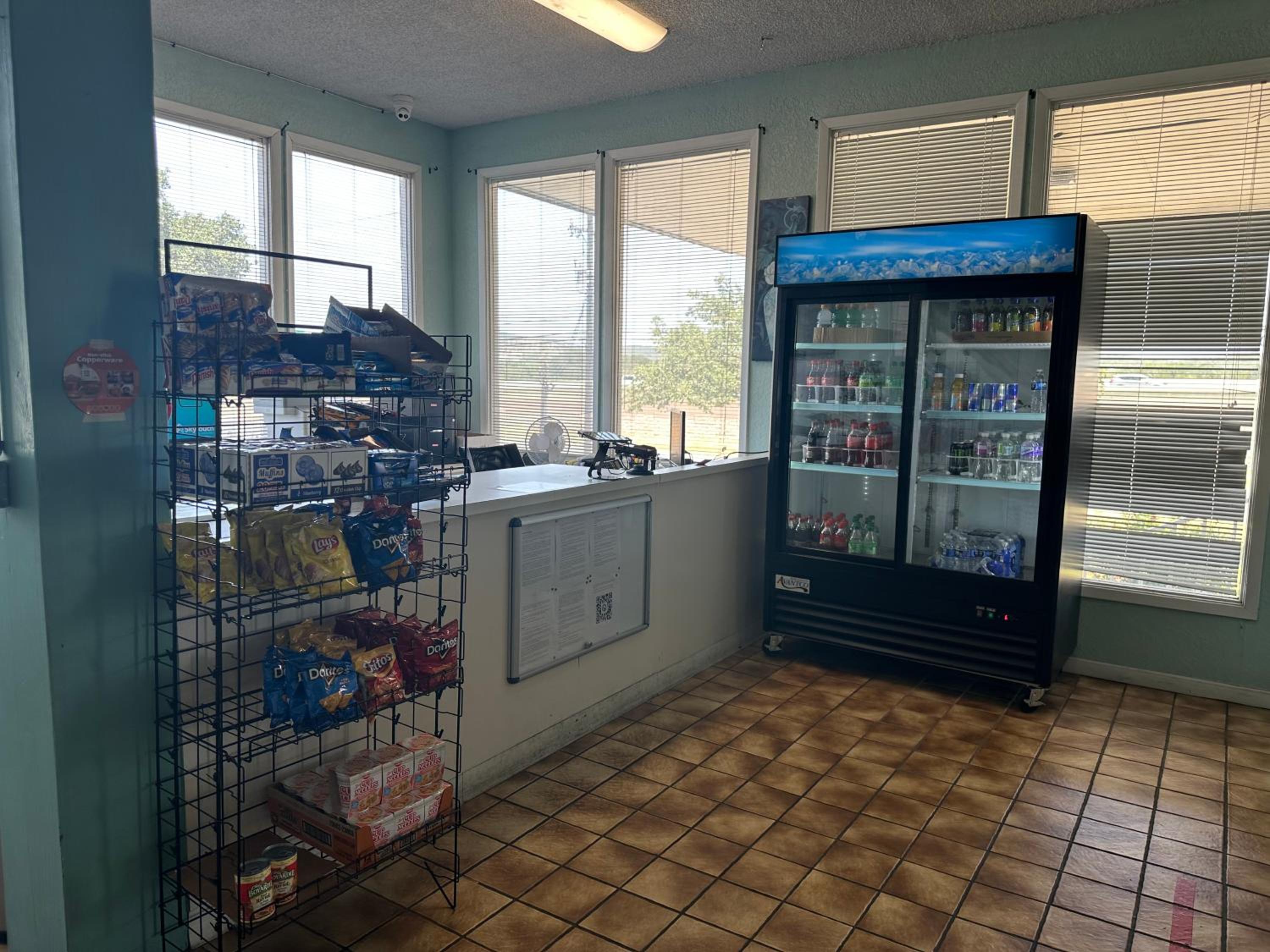 San Antonio Vacations - HillView Inn at Six Flags Fiesta - Property Image 30