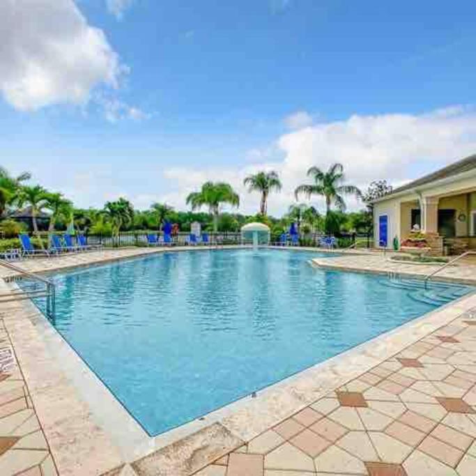 - GREAT VALUE- pool, free spa heat. view 5