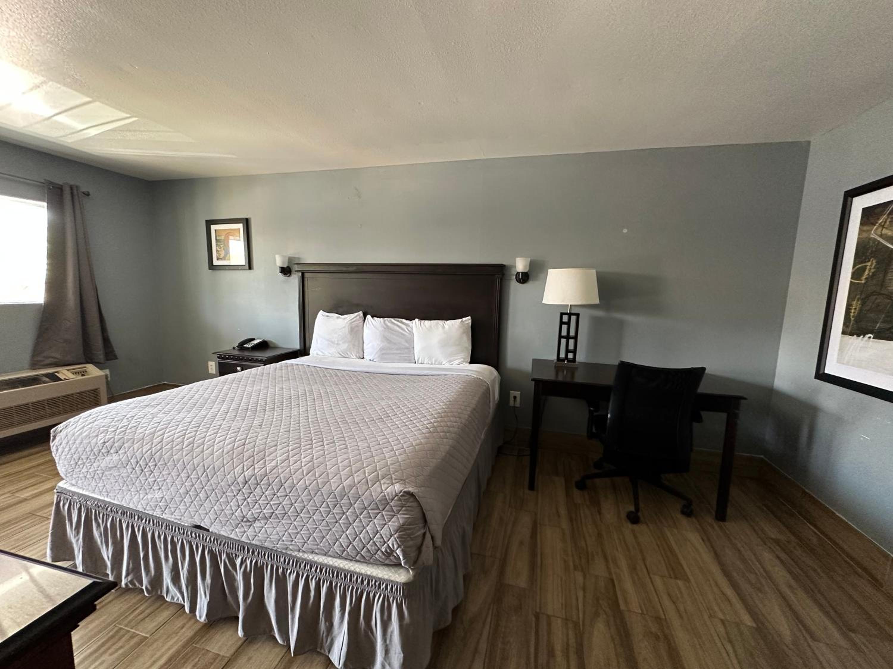 San Antonio Vacations - HillView Inn at Six Flags Fiesta - Property Image 25