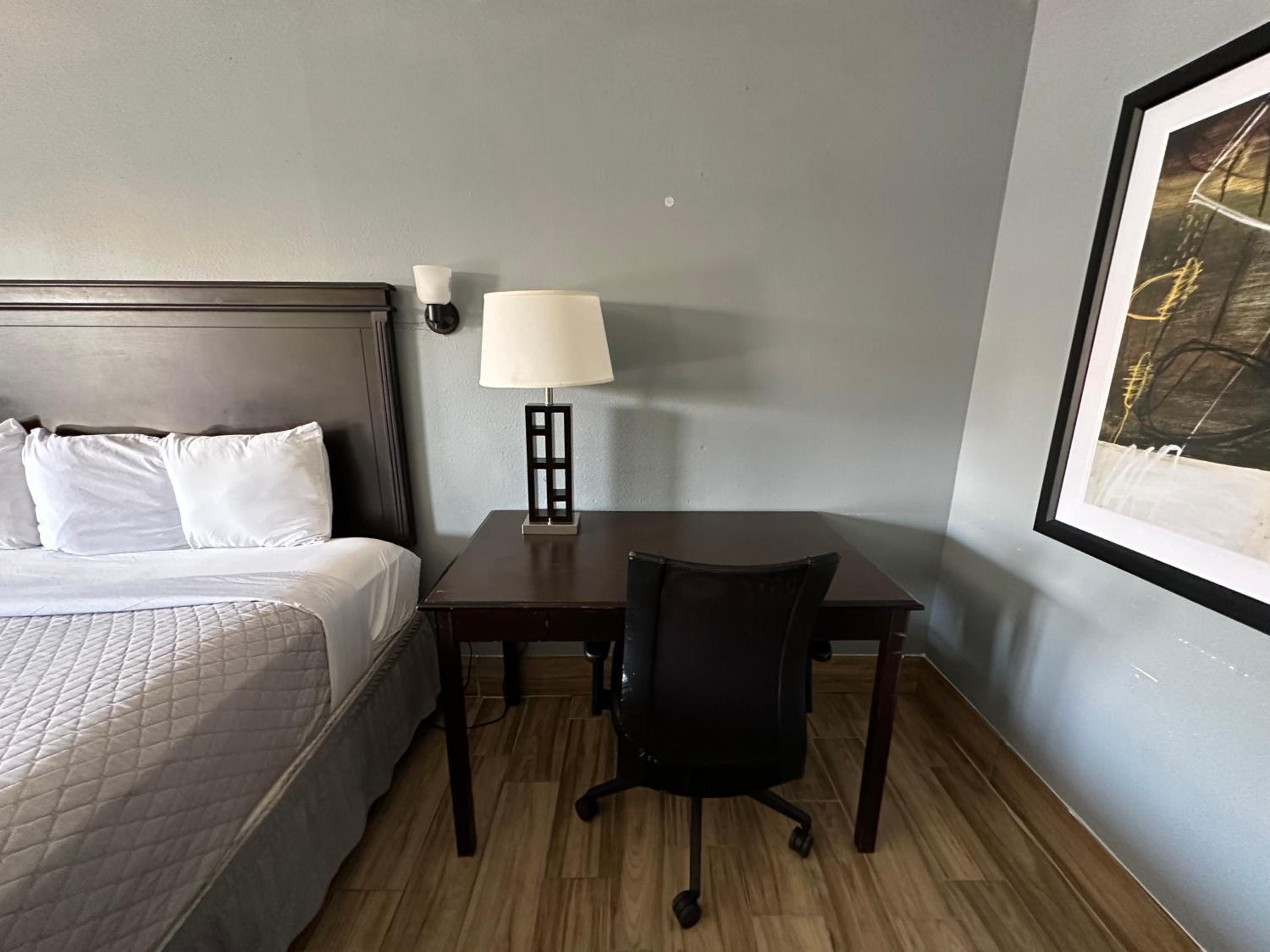 San Antonio Vacations - HillView Inn at Six Flags Fiesta - Property Image 24