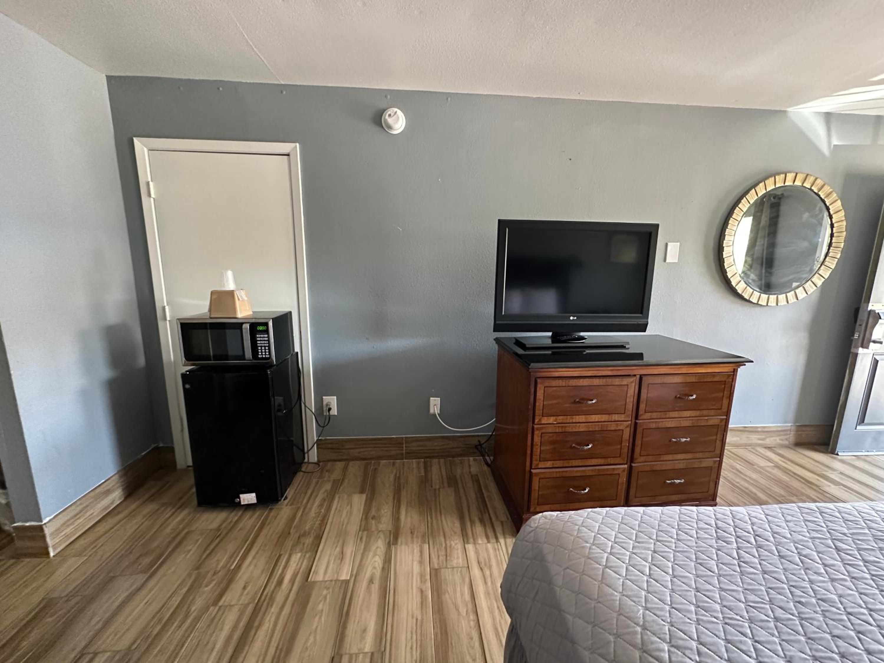 San Antonio Vacations - HillView Inn at Six Flags Fiesta - Property Image 23