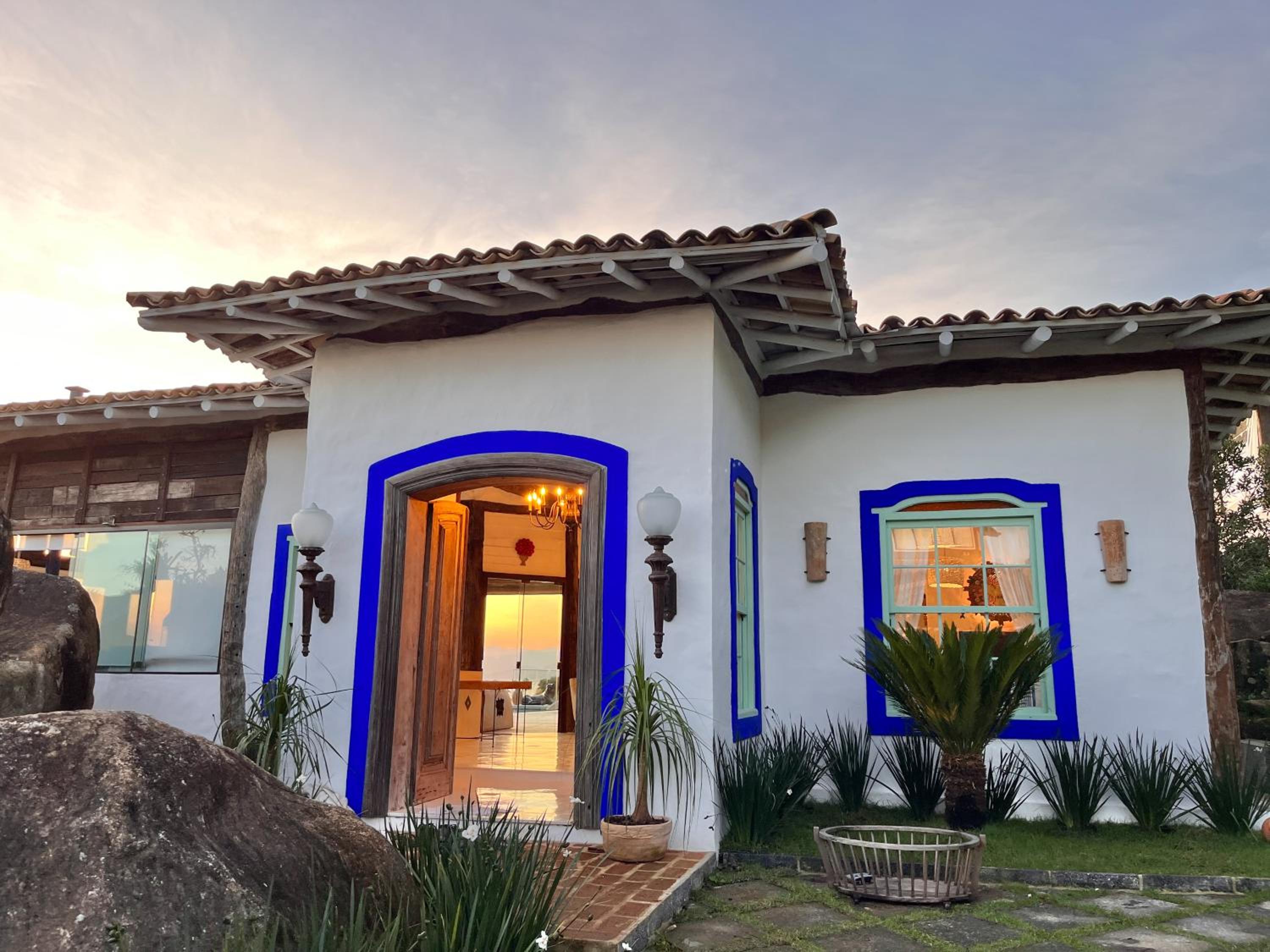 Blow Show Casa III Guest House