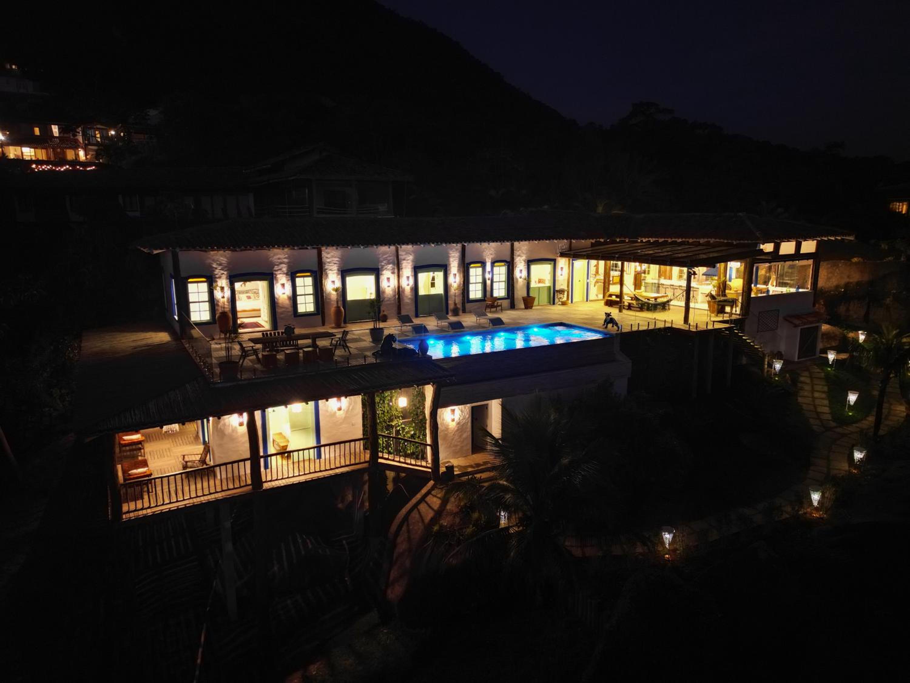 Blow Show Casa III Guest House