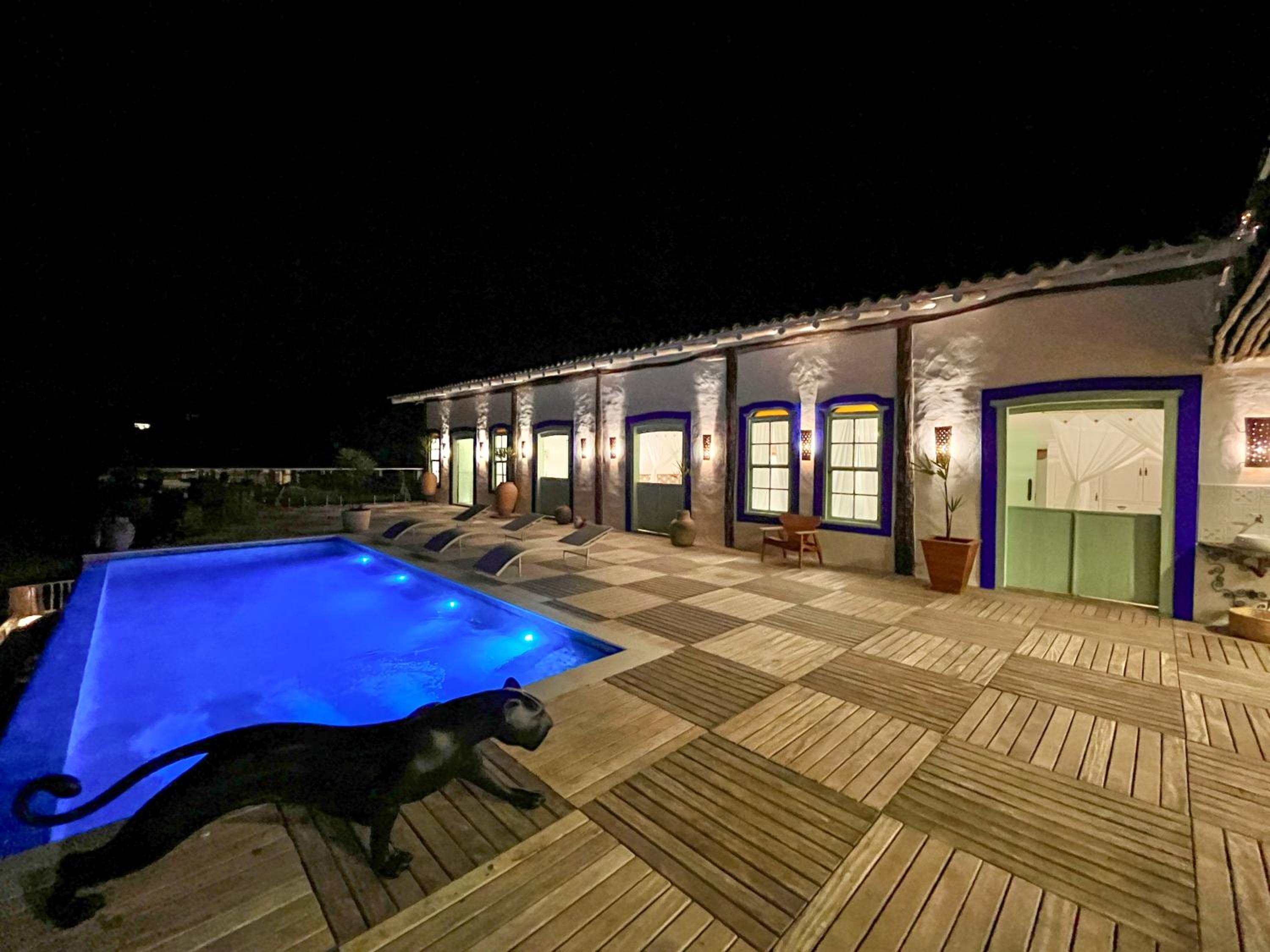 Blow Show Casa III Guest House