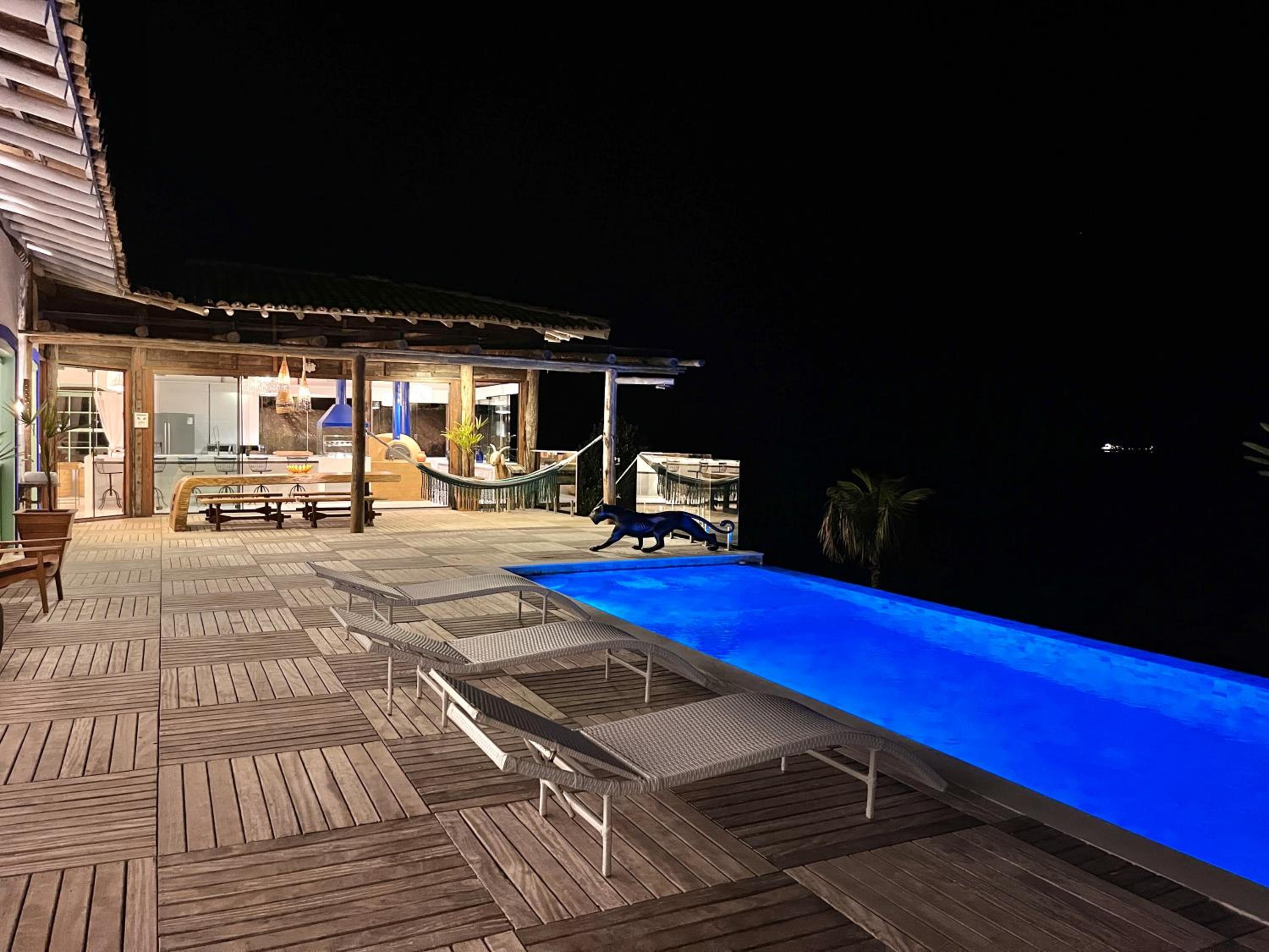 Blow Show Casa III Guest House