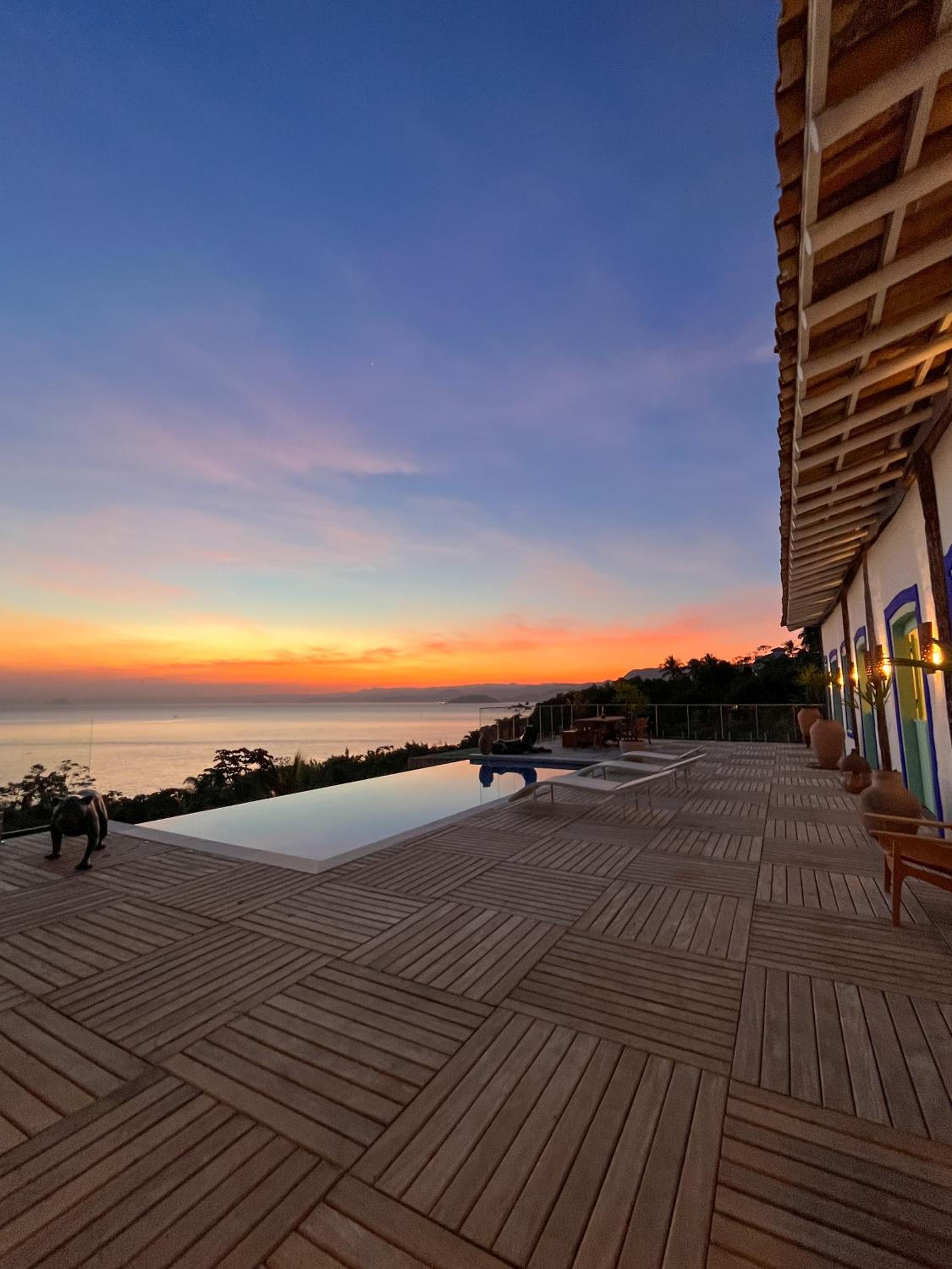Blow Show Casa III Guest House