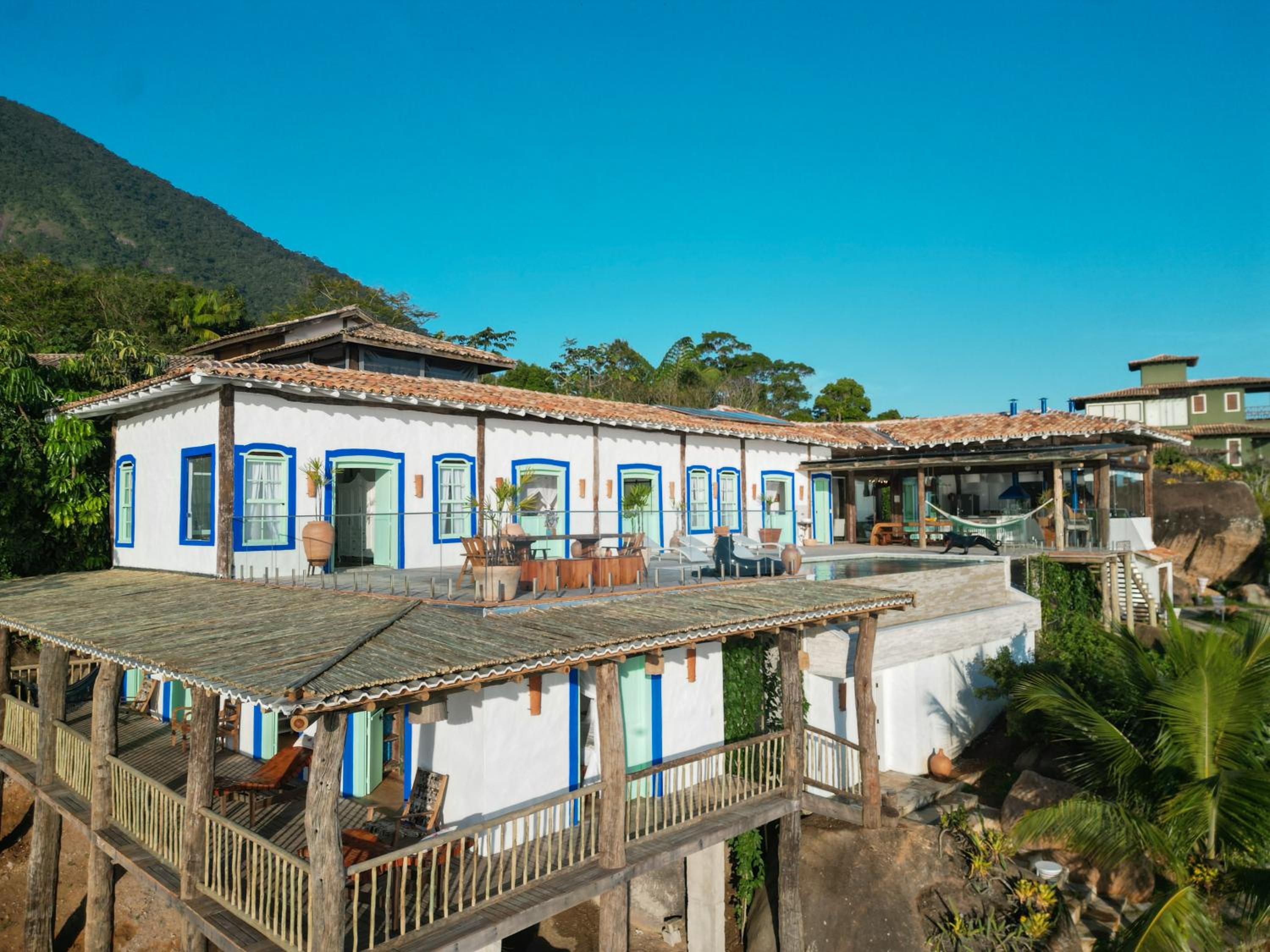 Blow Show Casa III Guest House