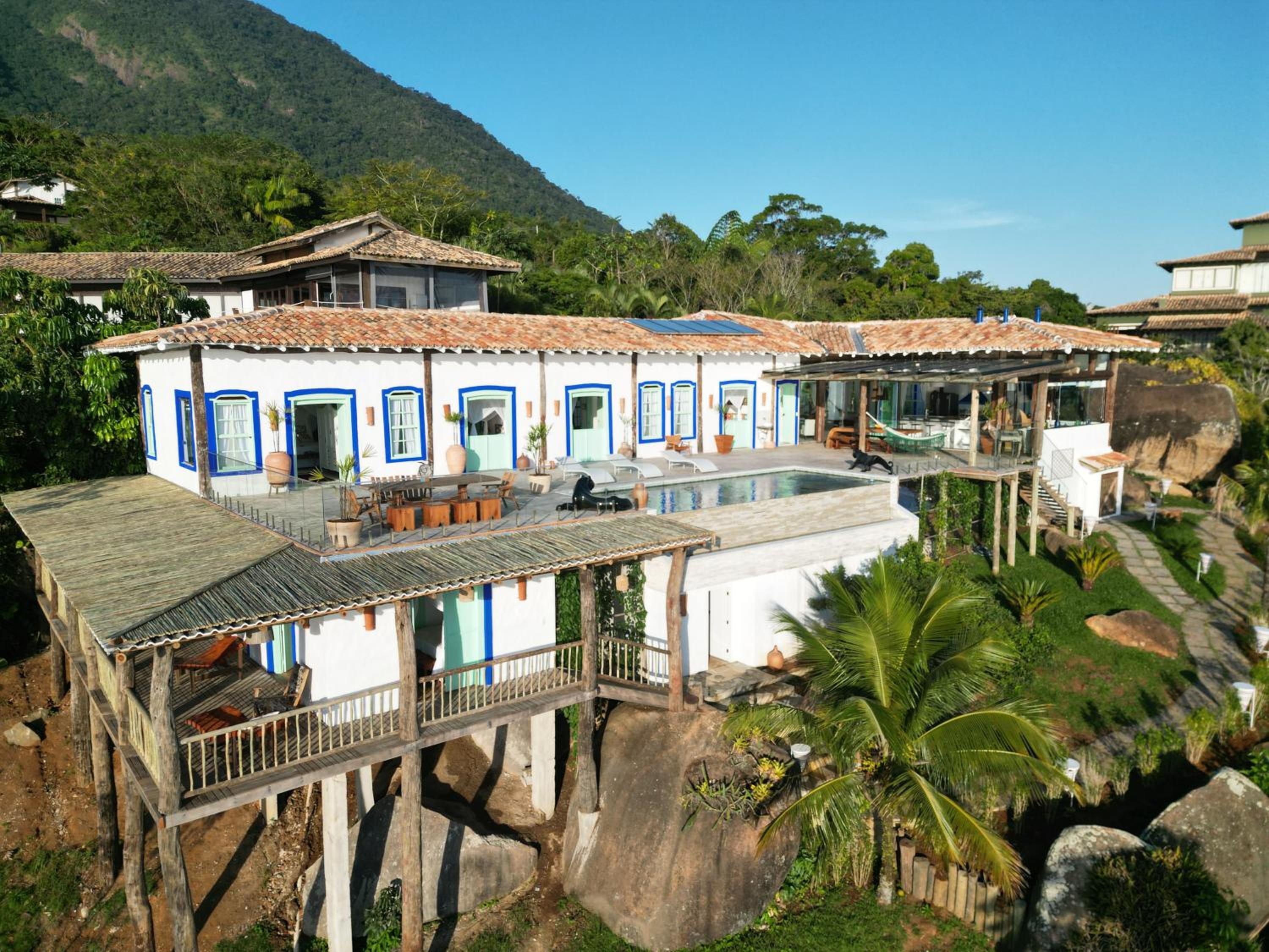 Blow Show Casa III Guest House