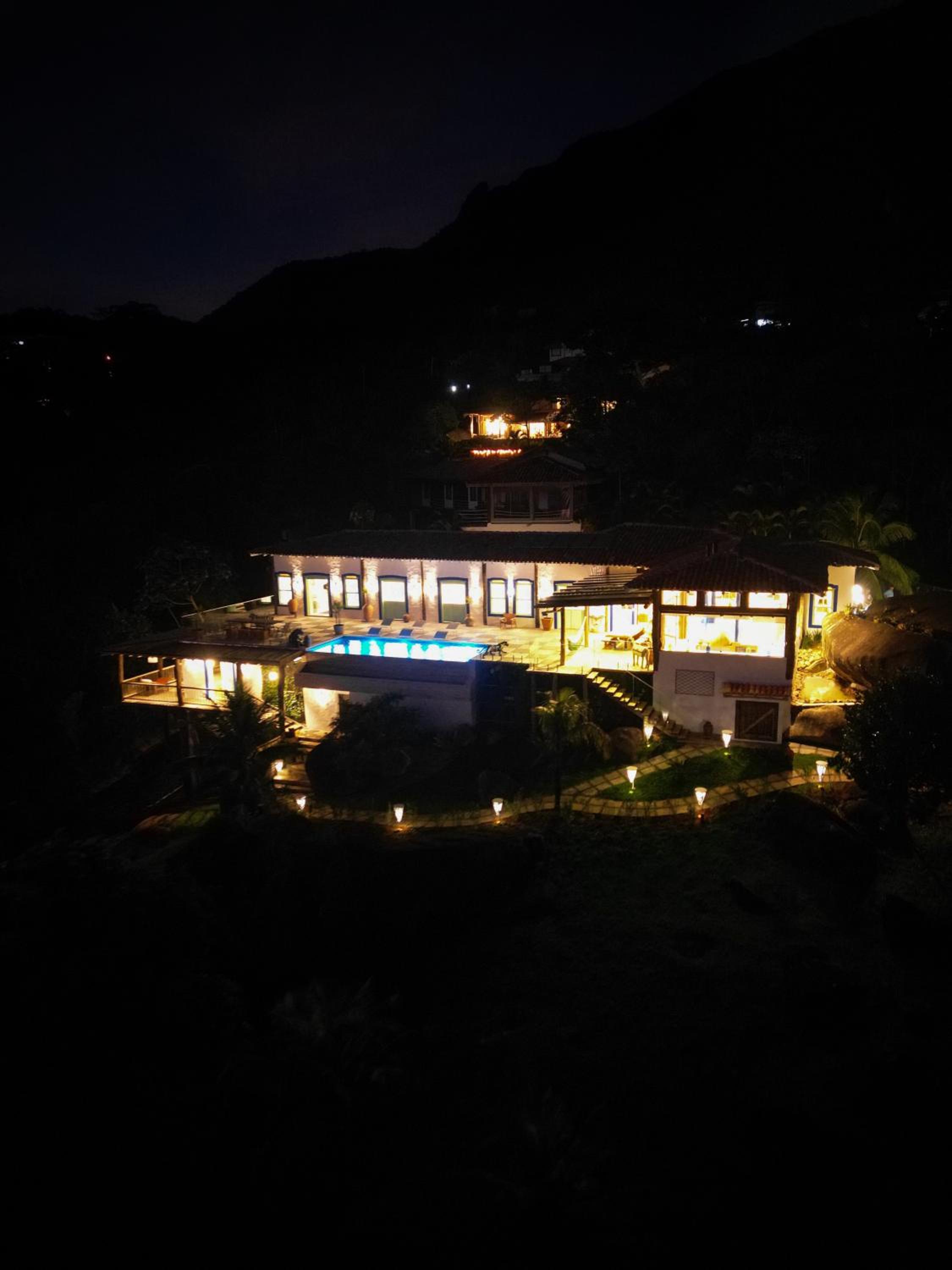 Blow Show Casa III Guest House