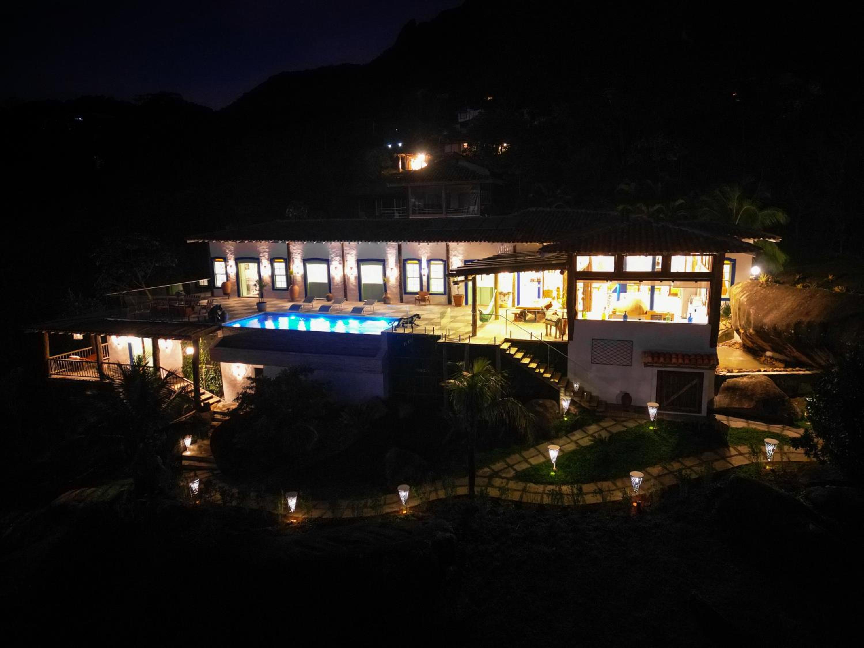 Blow Show Casa III Guest House