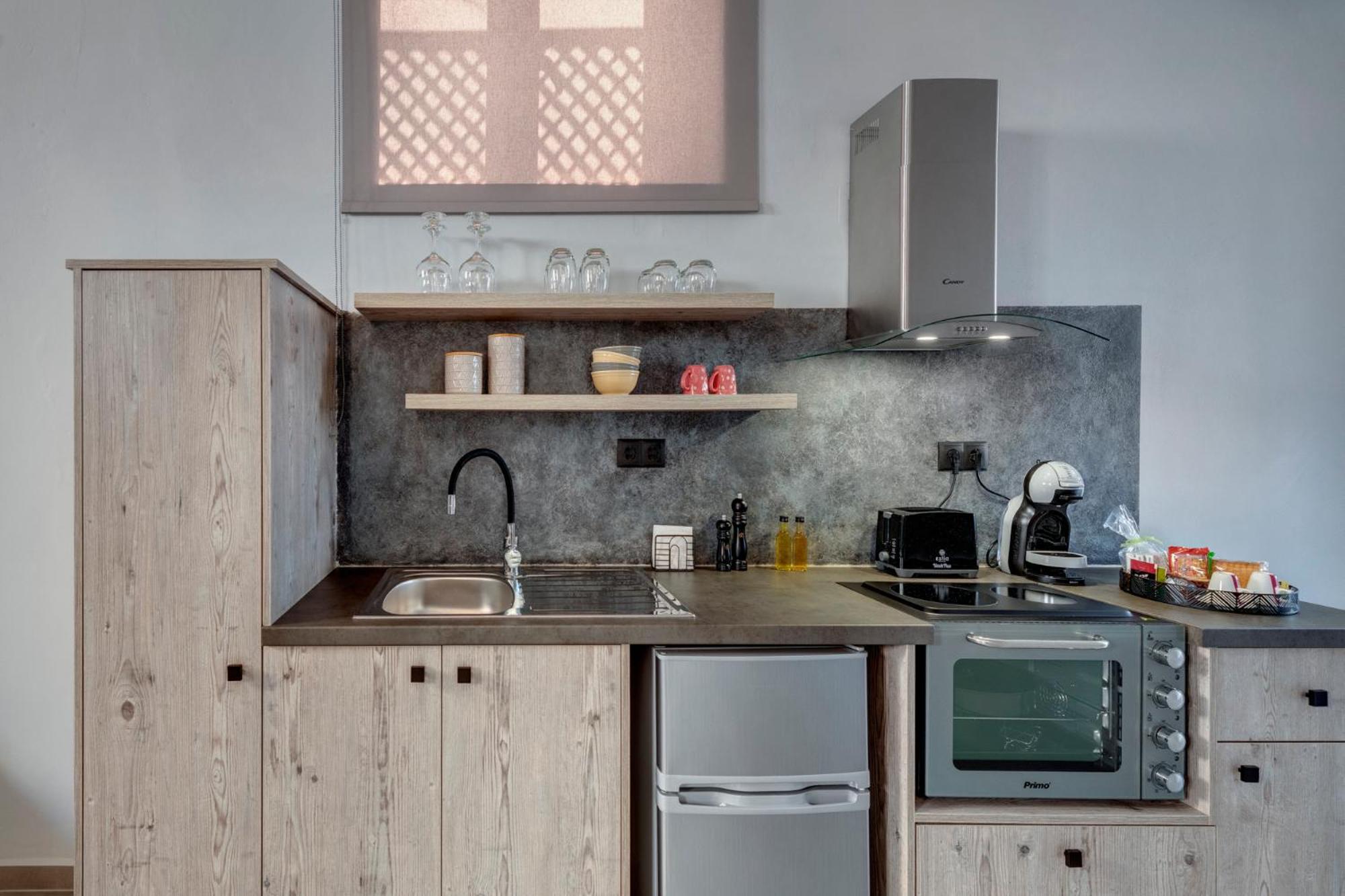 LUNA & TERRA APARTMENTS SYROS photo 5