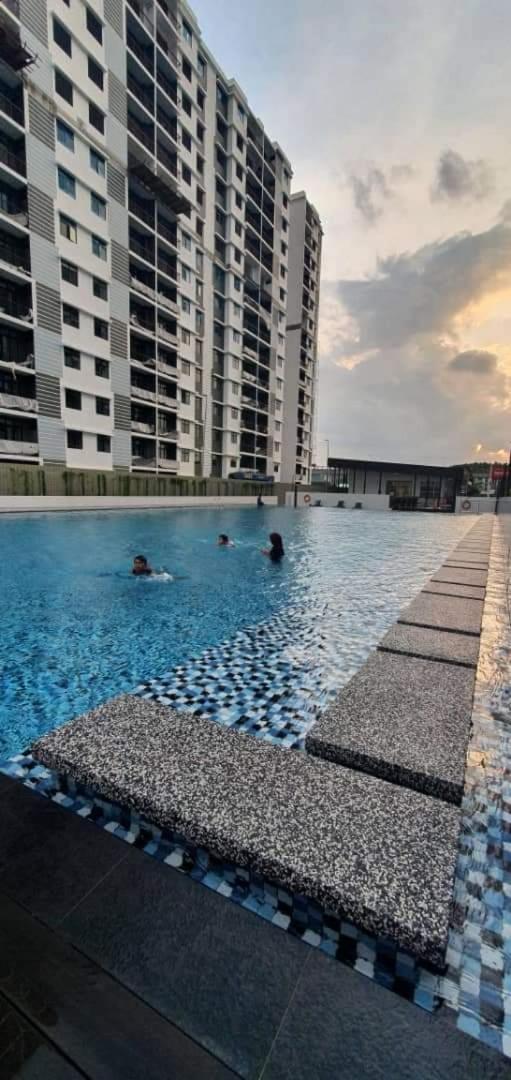 AuraMuslim Homestay Desaru Bandar Penawar Pool View with WIFI photo 7