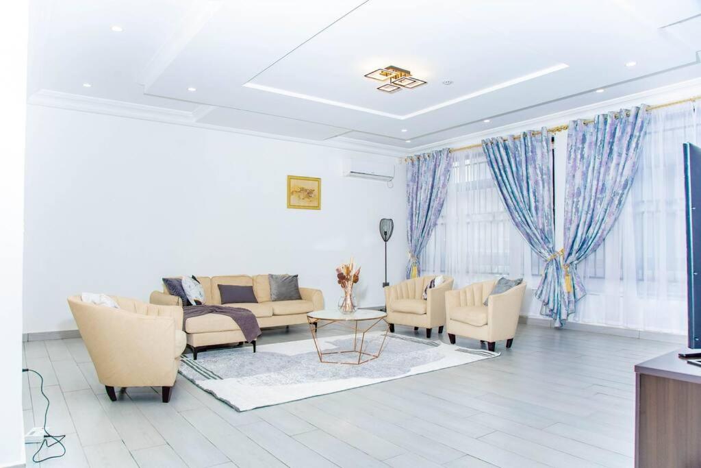Y-twin apartments
