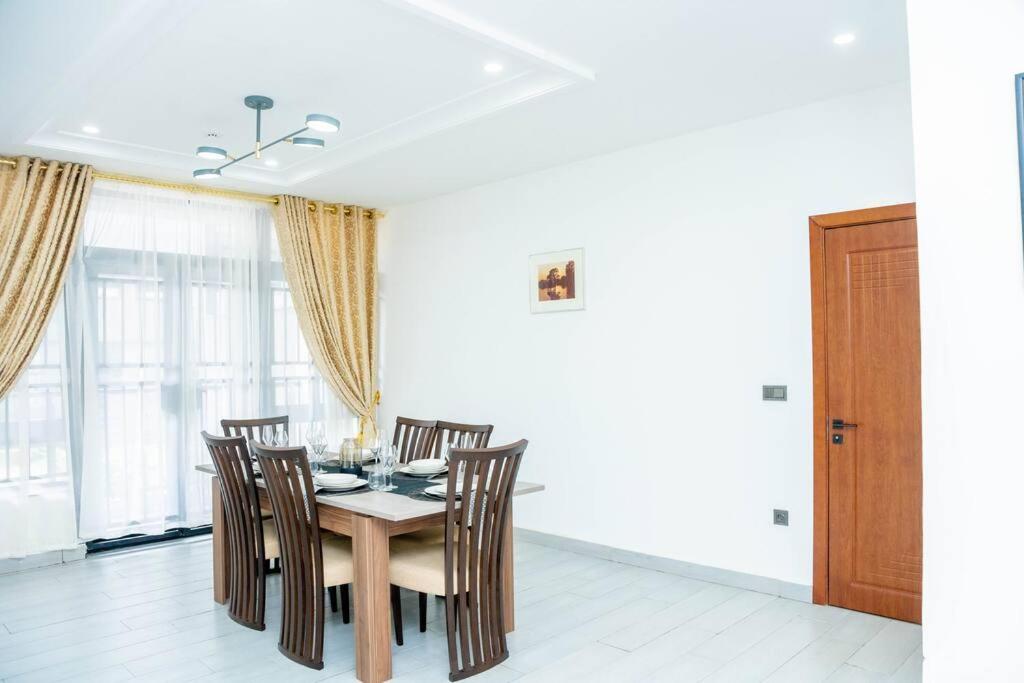 Y-twin apartments