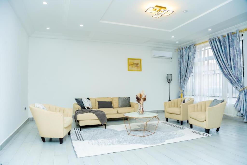 Y-twin apartments