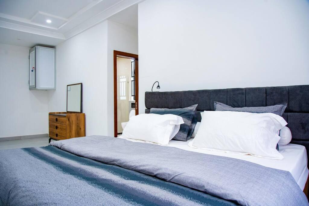 Y-twin apartments