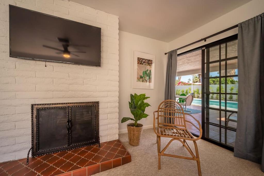 Mountain View Mid-Century view 5