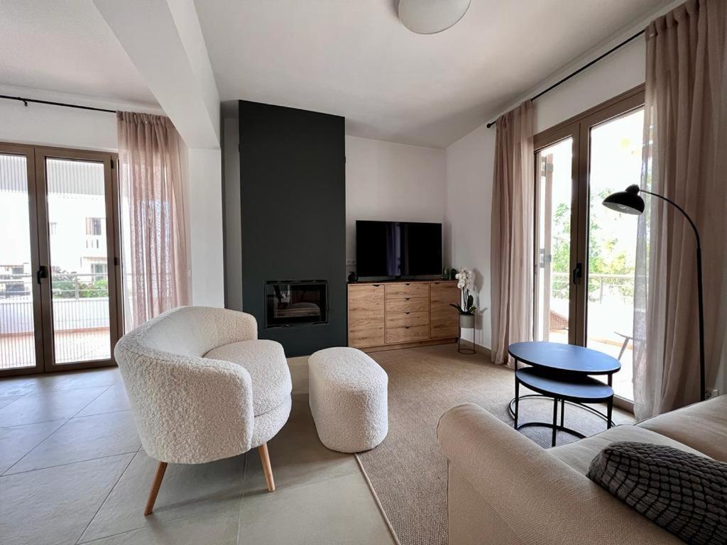 Villa Gagra - Villa by the Sea with a Private Pool view 2