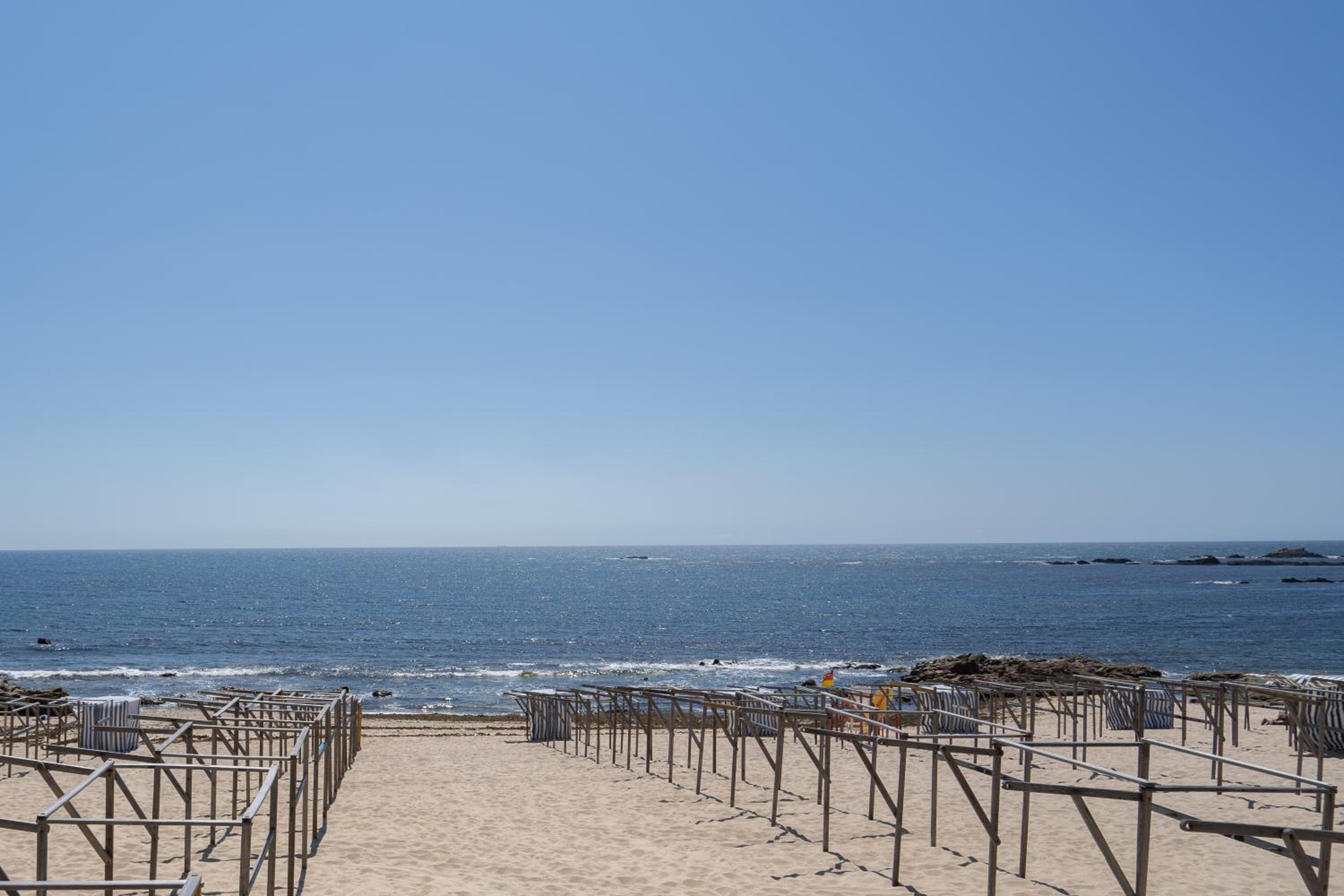 Host Wise - Spacious & Sunny Vintage Apartment at the Beach view 2