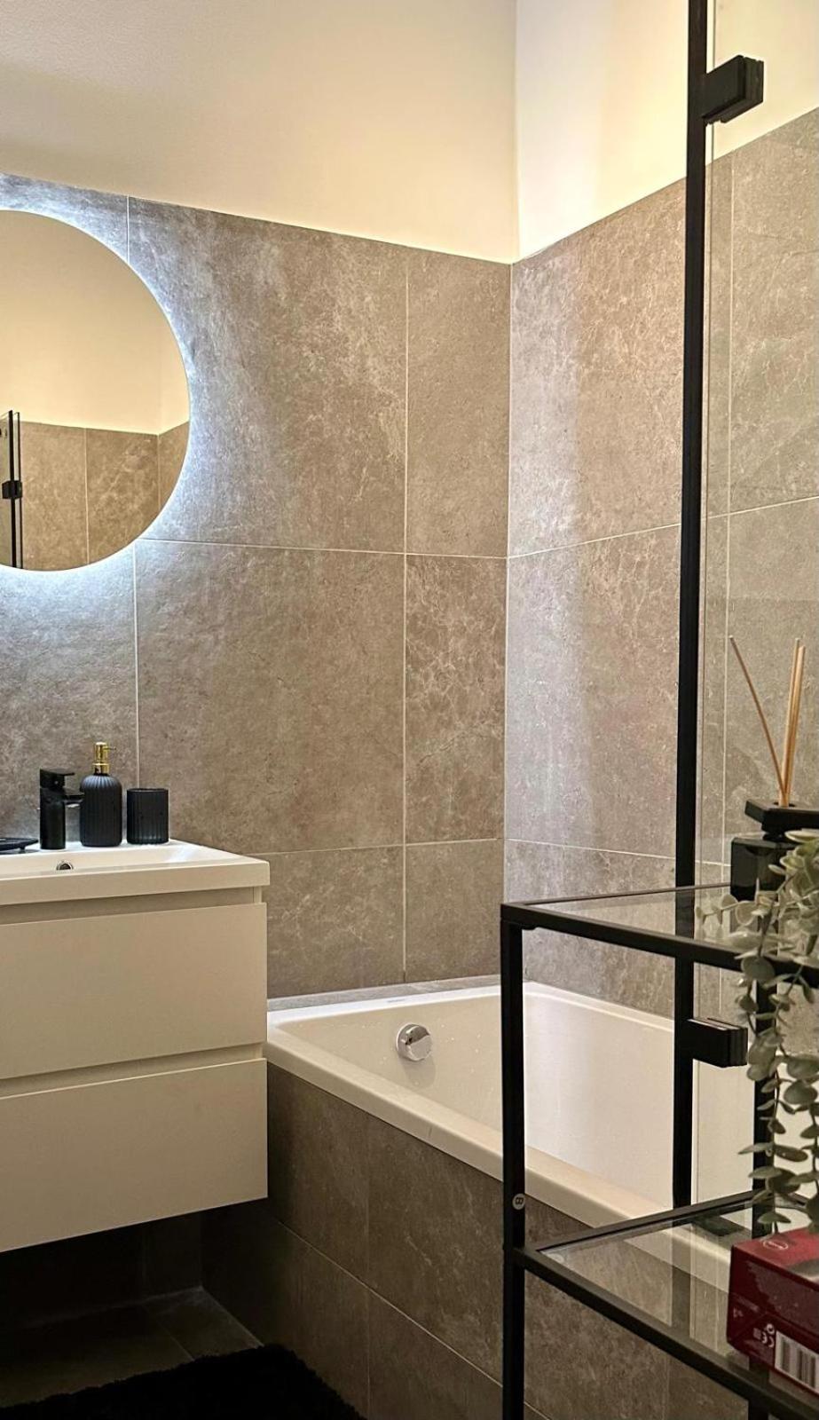 Designer Apartment Near Main Station