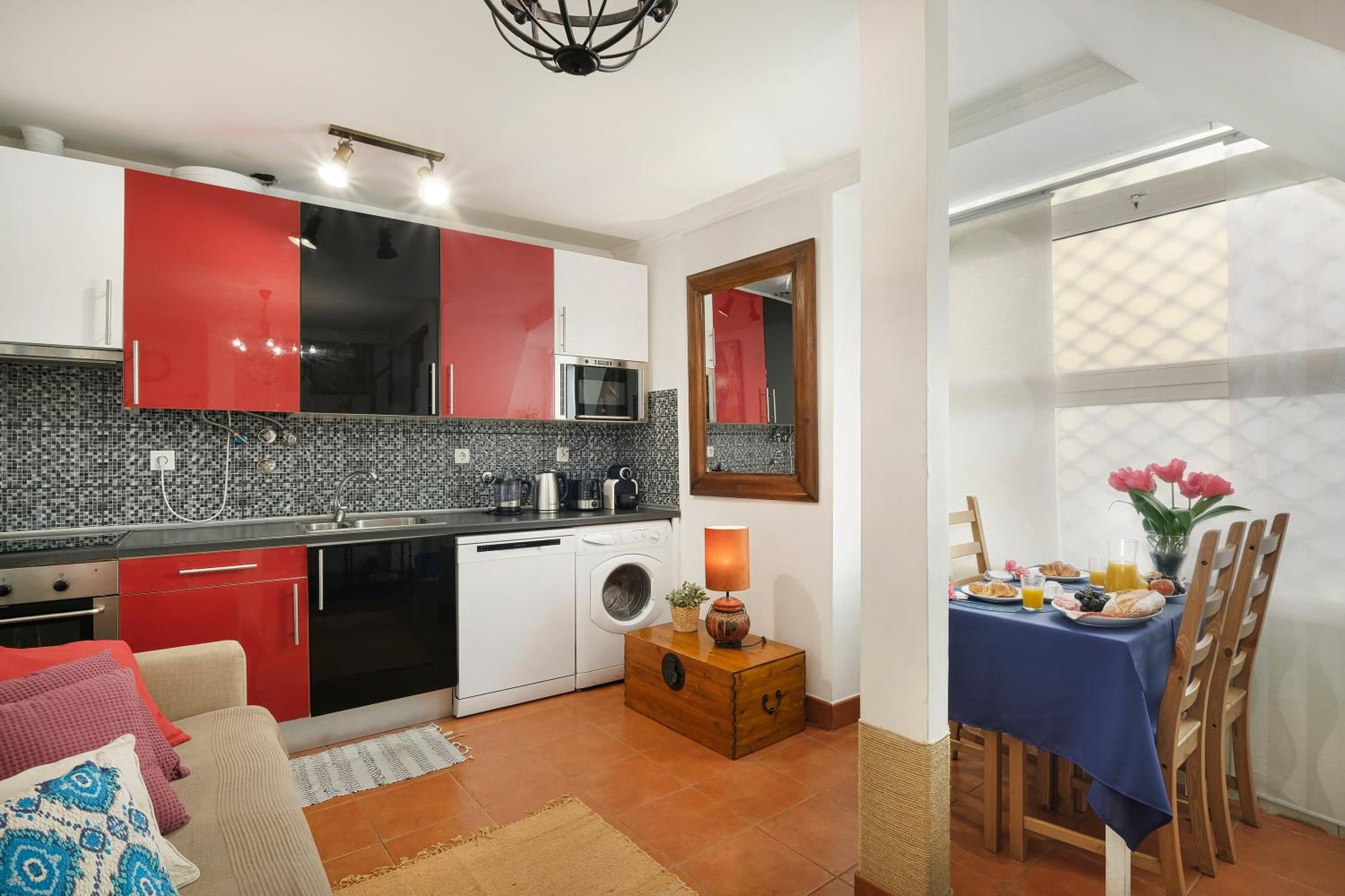 Lovely Bright Duplex - Prime Location view 2