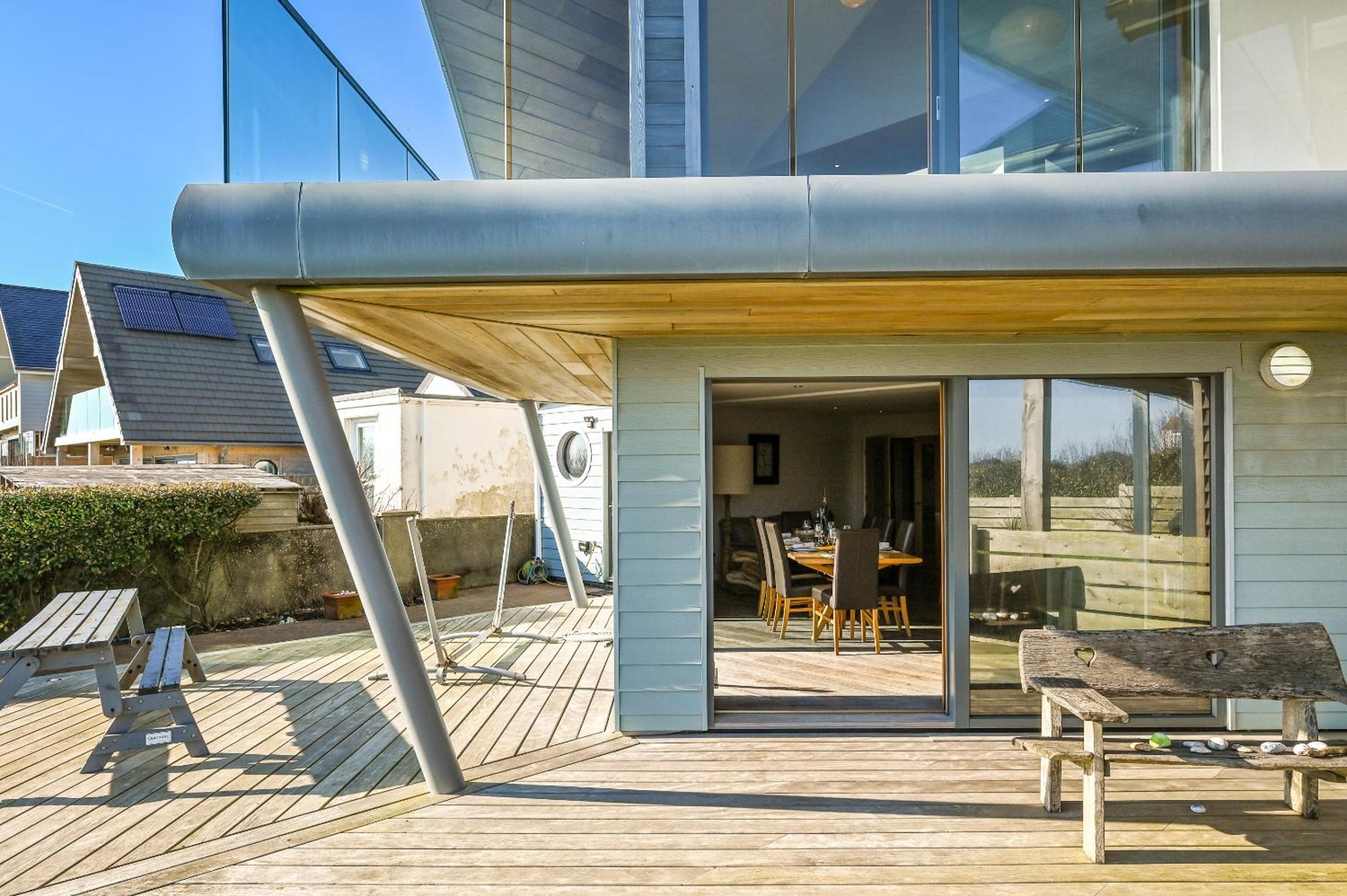 Le Var - Beachfront home in Bracklesham Bay view 2