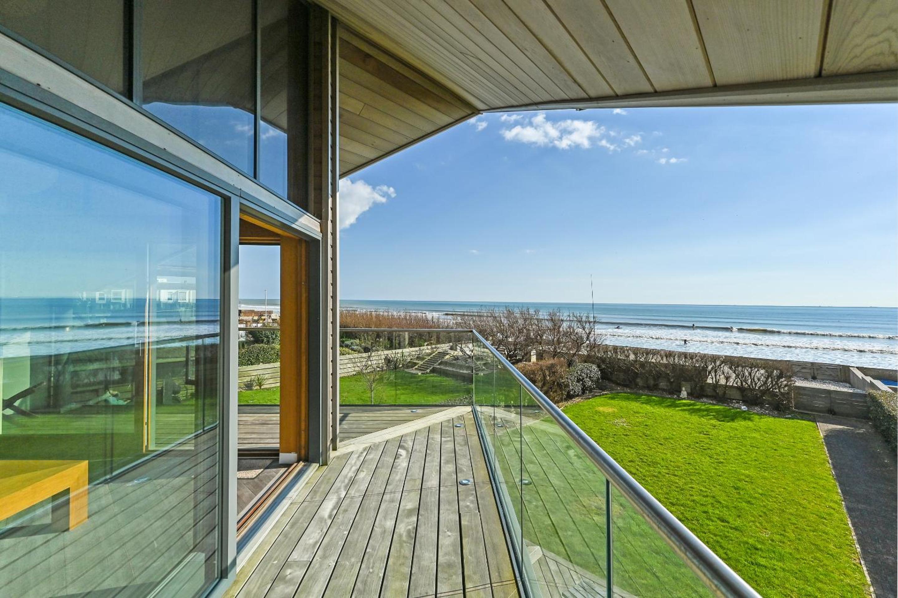 Le Var - Beachfront home in Bracklesham Bay view 3