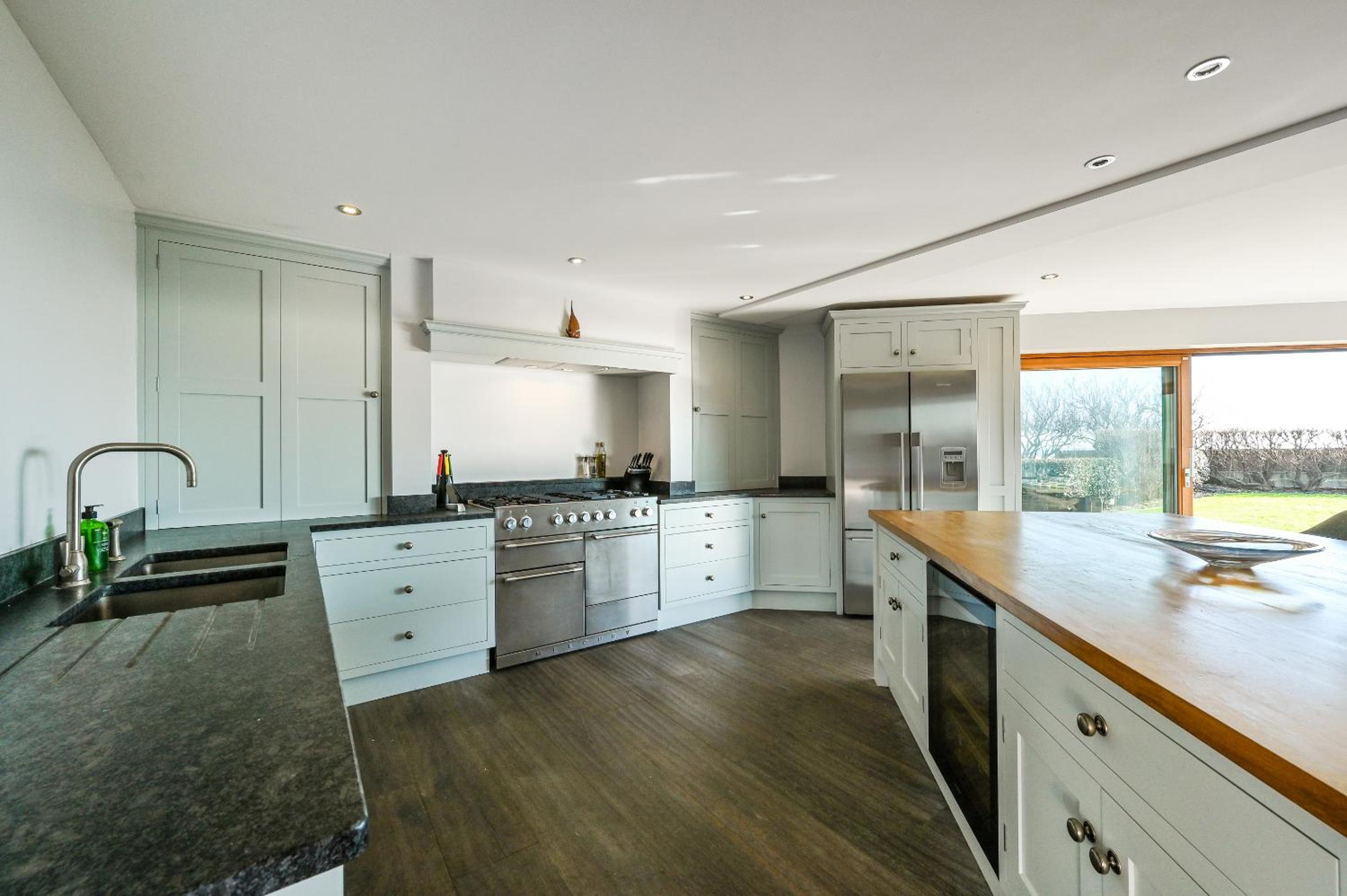 Le Var - Beachfront home in Bracklesham Bay view 5