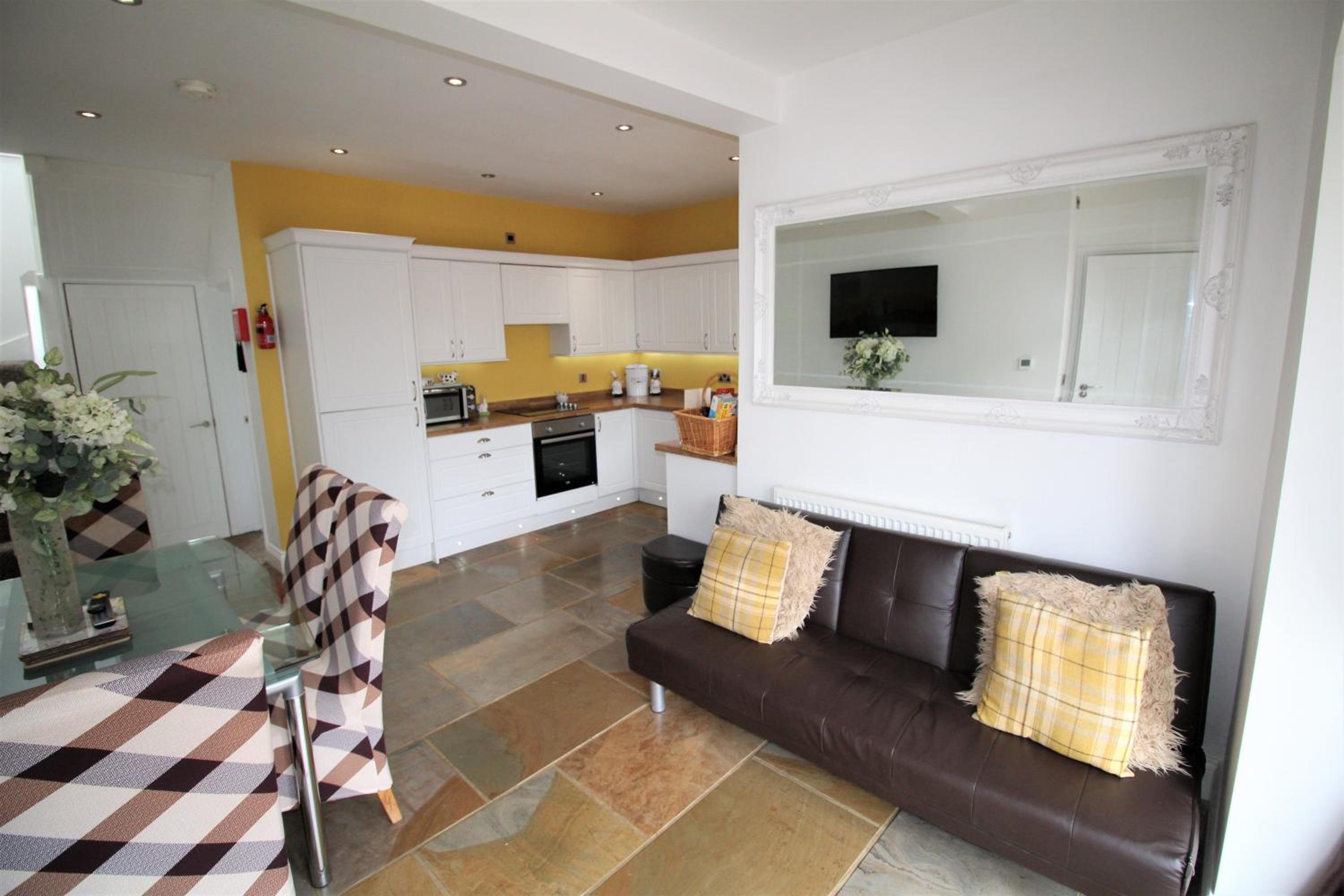 Berwick - Norham - 3 Bedrooms 2 Bathrooms - Stunning Walks and Views - Dog Friendly - Balcony - Log Fire - Private Garden - Off Street Parking - Quiet Rura view 5