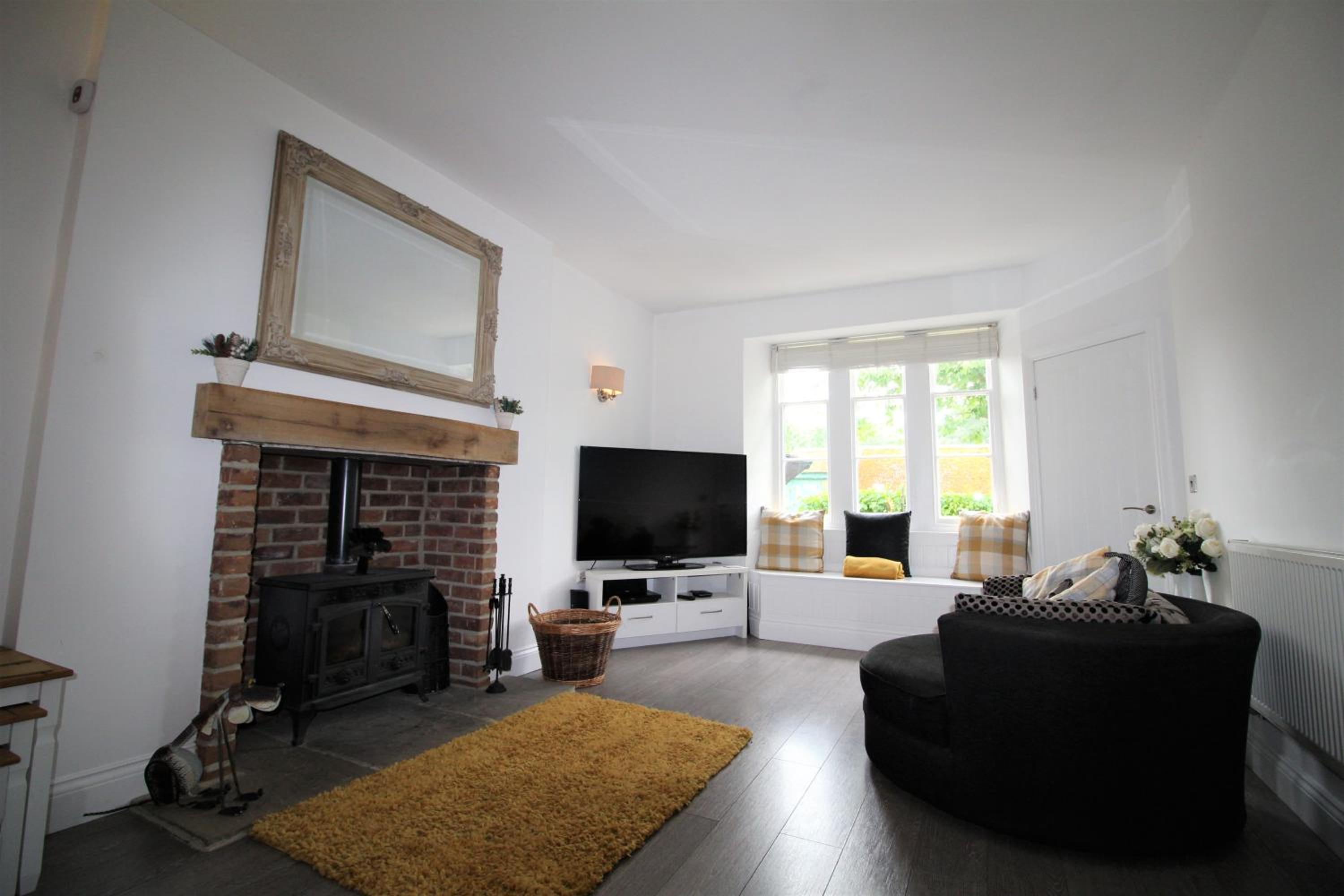 Berwick - Norham - 3 Bedrooms 2 Bathrooms - Stunning Walks and Views - Dog Friendly - Balcony - Log Fire - Private Garden - Off Street Parking - Quiet Rura view 2